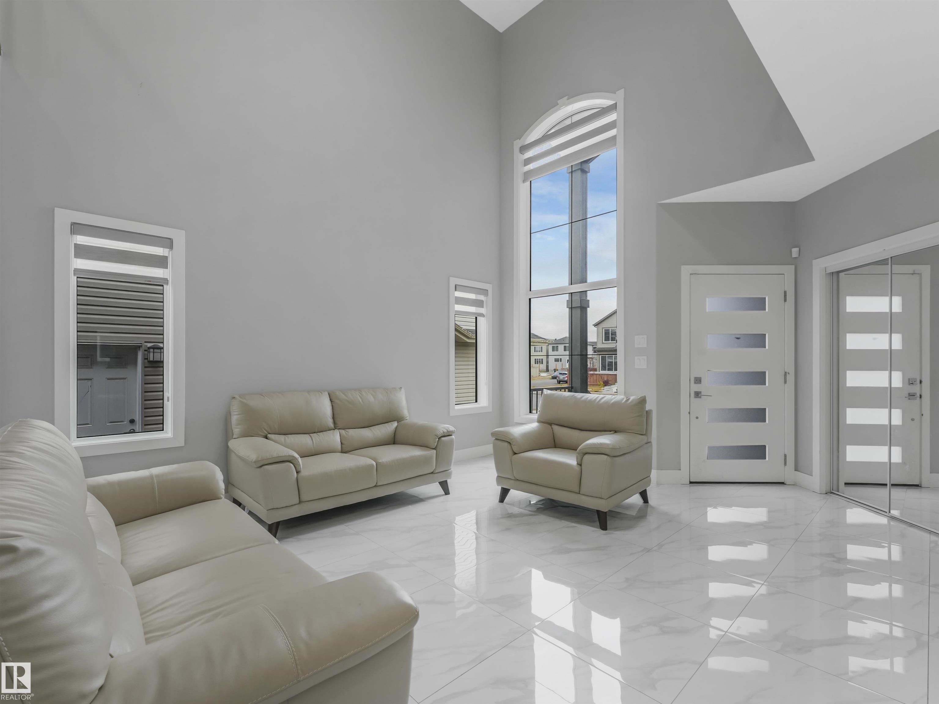 https://zimg.paragon.ice.com/ParagonImages/Property/PM/RAE/225410807/6/0/0/4c3e5d1c0397e6c855c344dc2c083cc4/1/6b086ebca0c2730a539f77e72fc72336/225410807-9deaa5ee-b932-4152-b720-d6990842d045.JPG