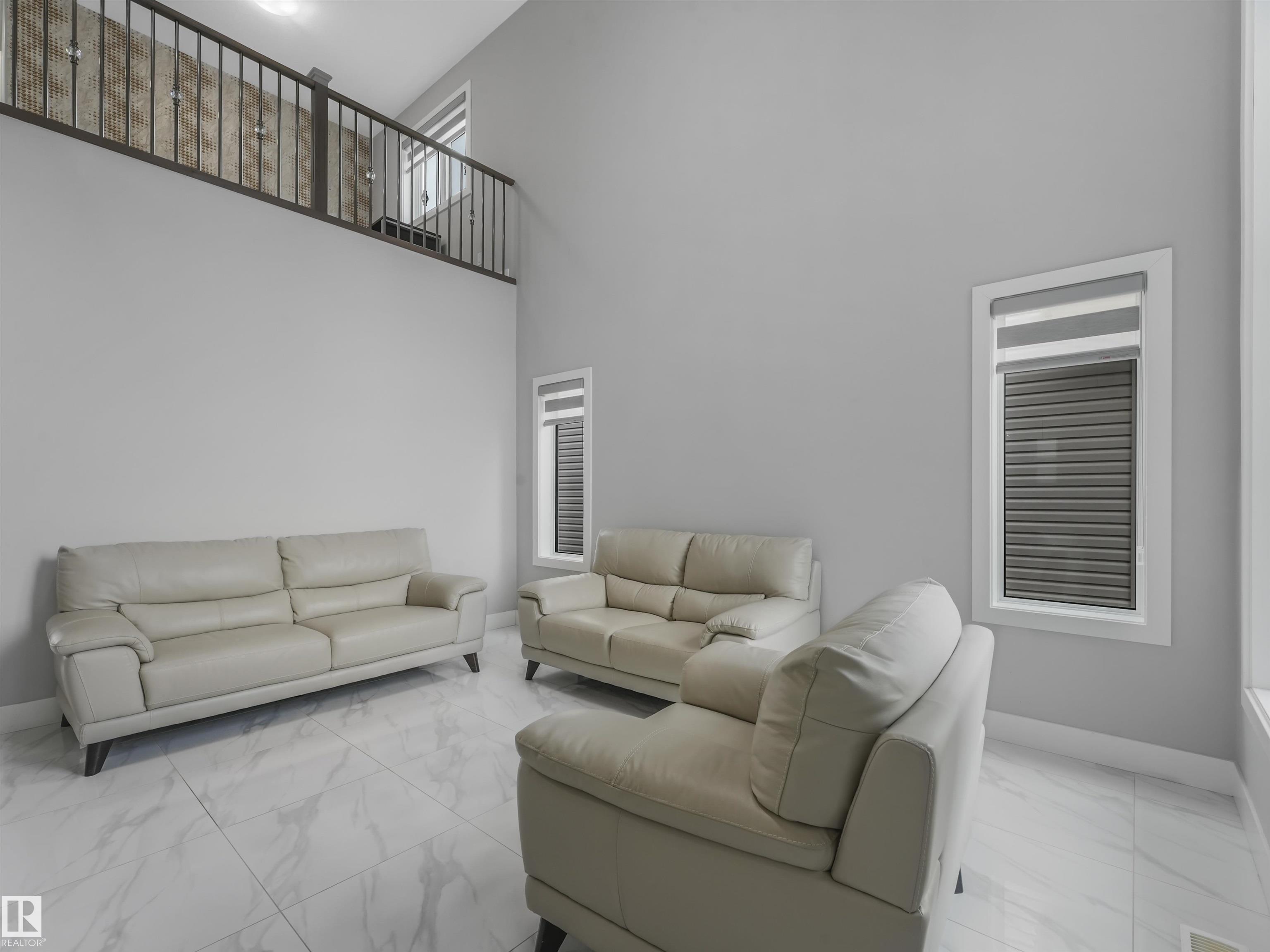https://zimg.paragon.ice.com/ParagonImages/Property/PM/RAE/225410807/7/0/0/debf3b7c93c2e9fff1fae957cc51a867/1/6b086ebca0c2730a539f77e72fc72336/225410807-2a324b93-7715-4ca9-8f99-6252e59cdcf3.JPG
