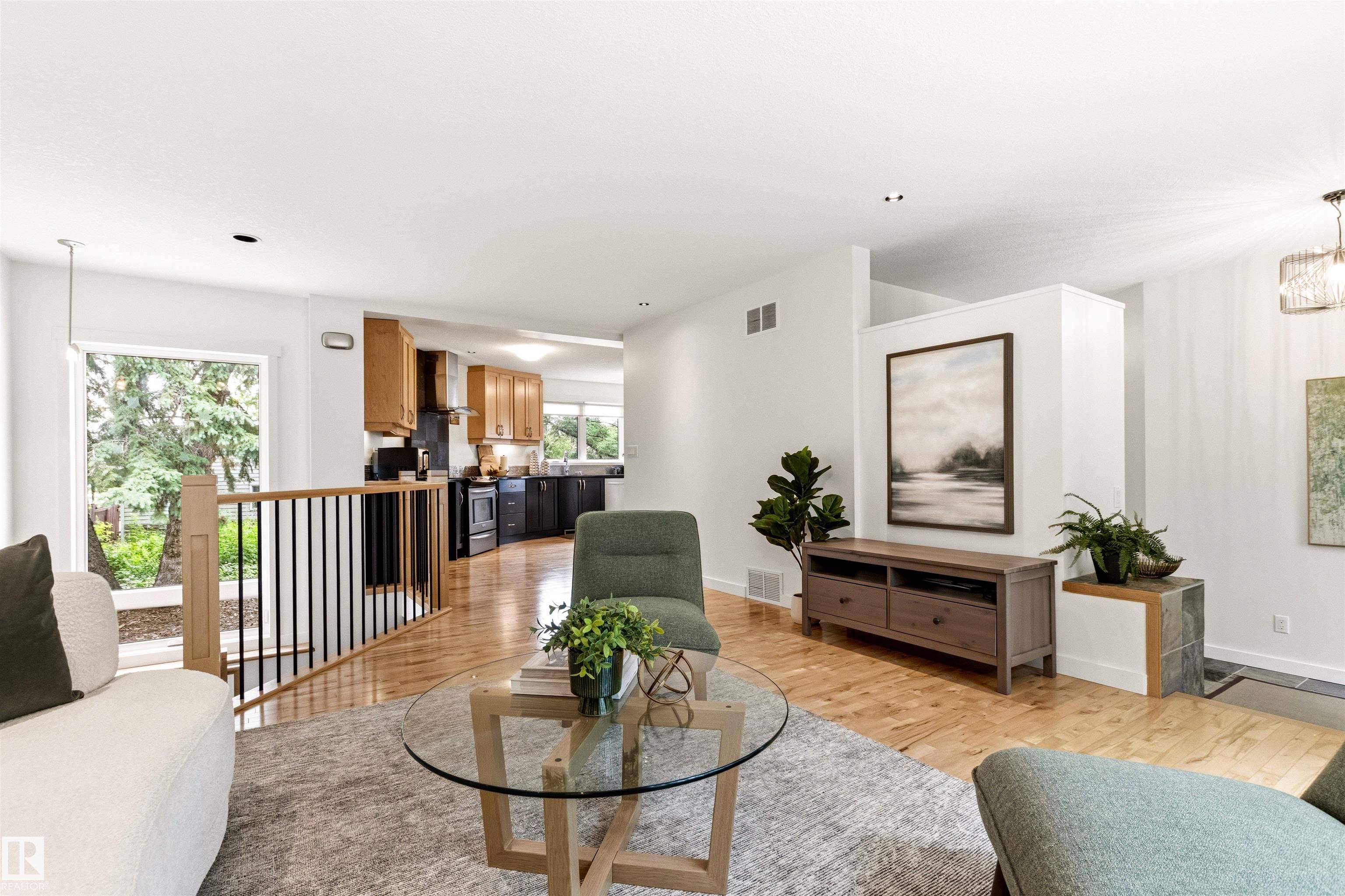 Photo 8 at 13868 110a Avenue NW, North Glenora, Edmonton