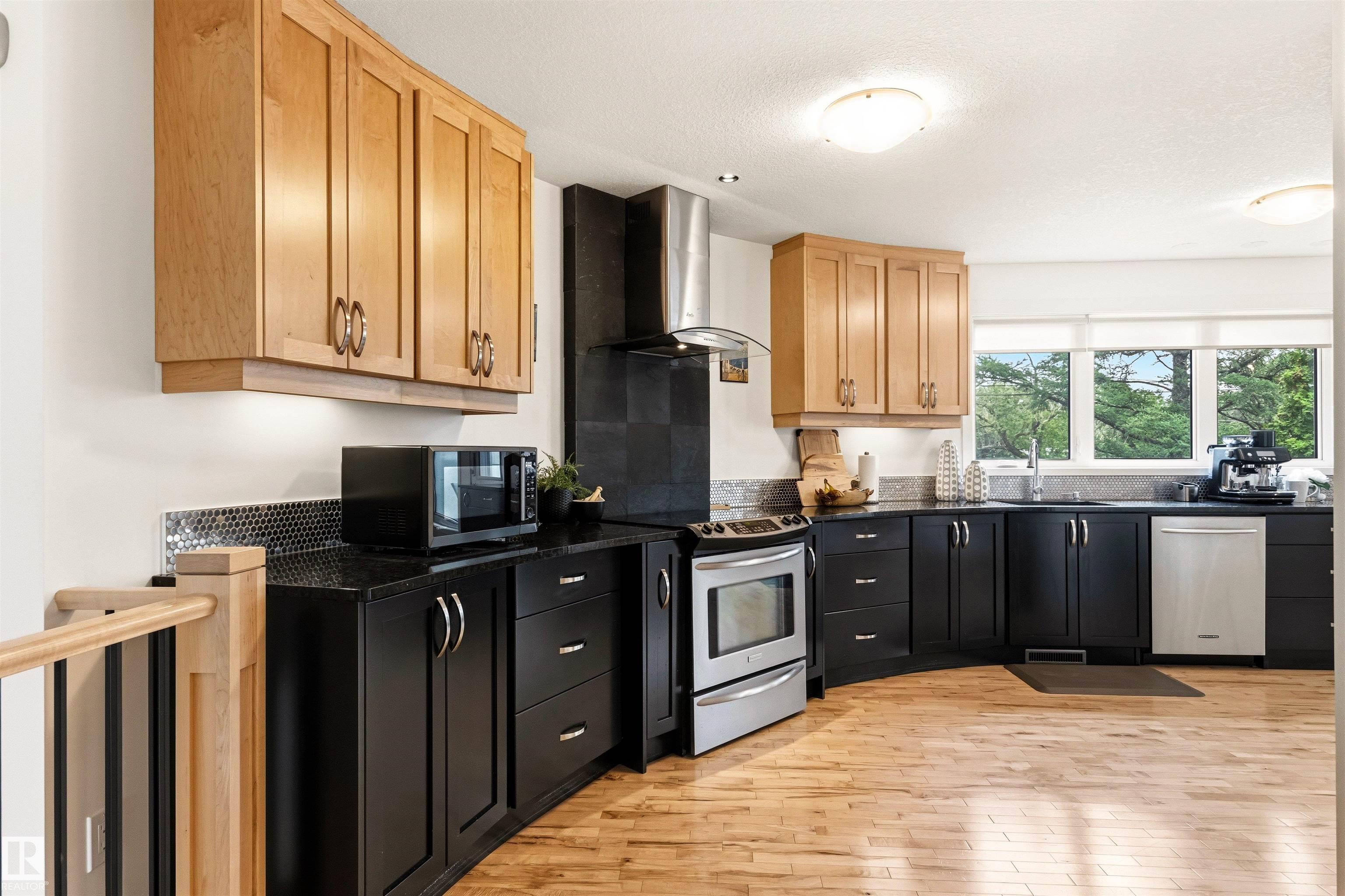 Photo 10 at 13868 110a Avenue NW, North Glenora, Edmonton