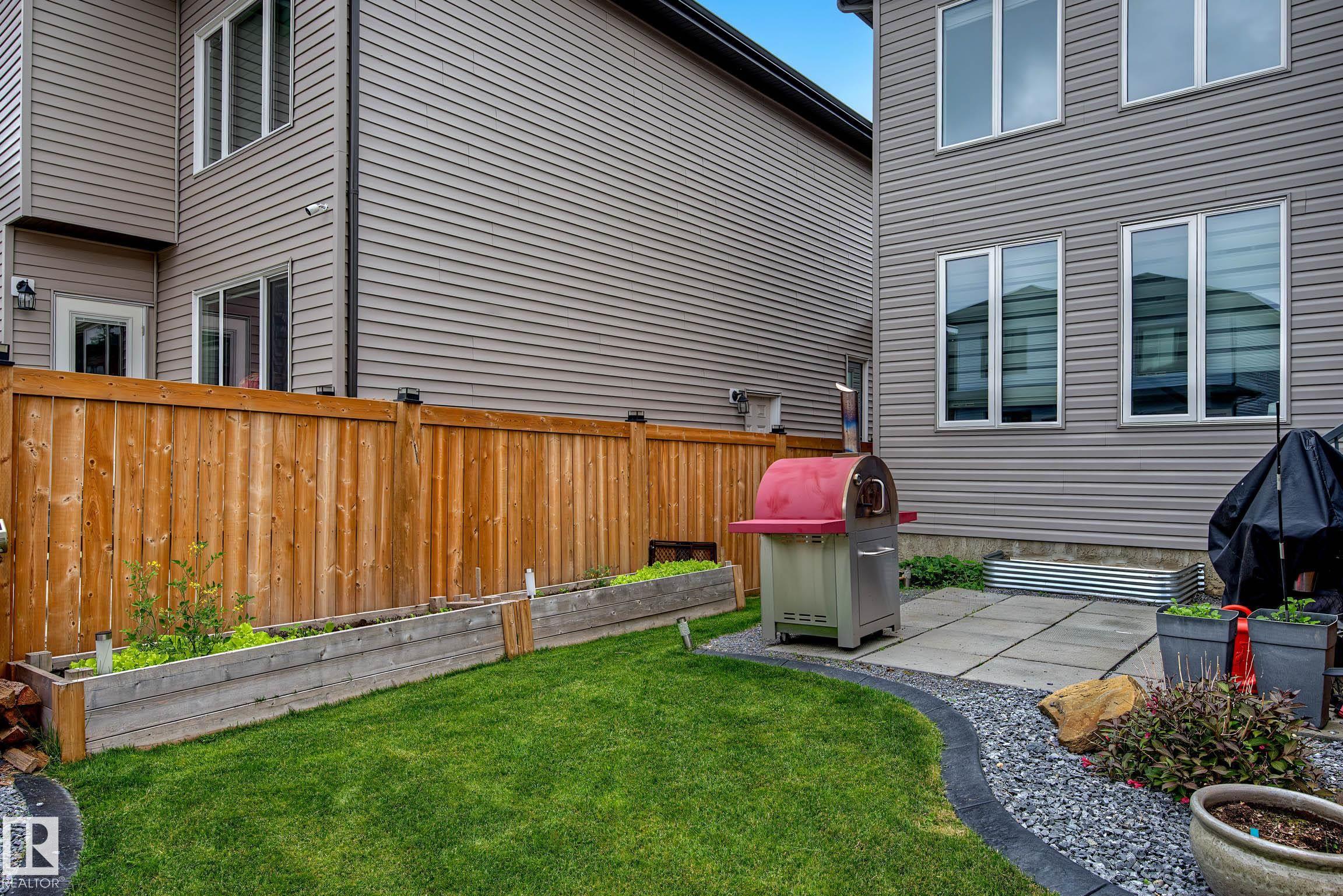 Photo 47 at 4010 46 Avenue, Forest Heights, Beaumont