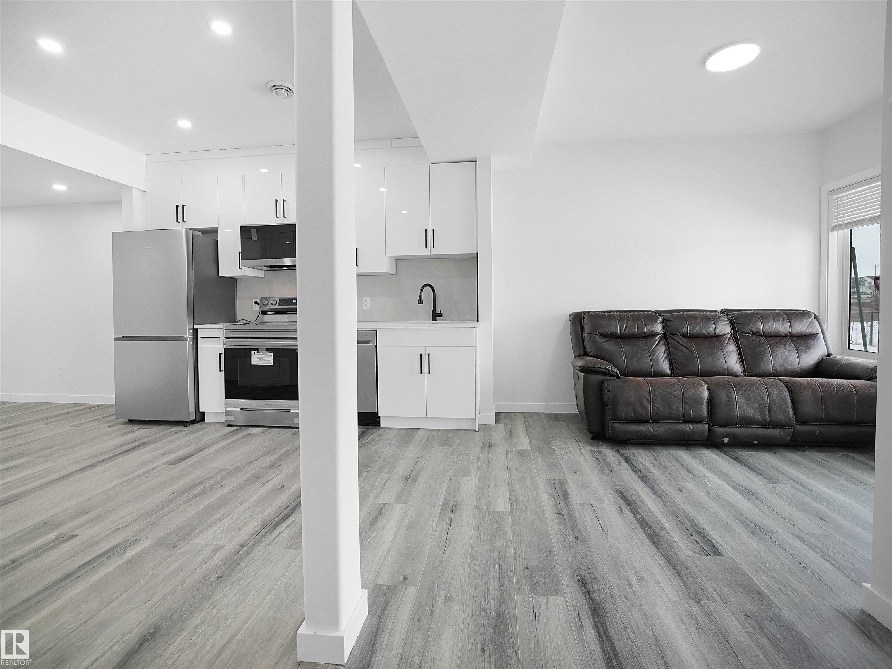 https://zimg.paragon.ice.com/ParagonImages/Property/PM/RAE/225410897/38/0/0/e026e45f06cde74aa62879829adb2e56/1/35d10090af27f1040cf667c82b62185a/225410897-ef72c0a6-1113-4473-a558-8e2c3b0bd696.JPG