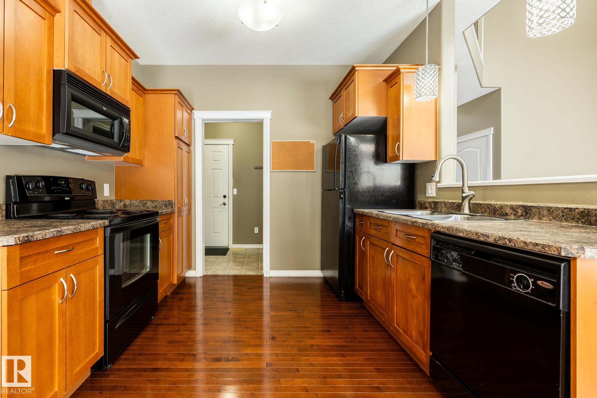 https://zimg.paragon.ice.com/ParagonImages/Property/PM/RAE/225410926/7/0/0/d1274dfd88b3f8f8075878cd965beadc/1/ab694a97de11f637d08c84e51d76a24a/225410926-DFED8C81-2CA0-4D64-9533-E7E445BE8BED.JPG