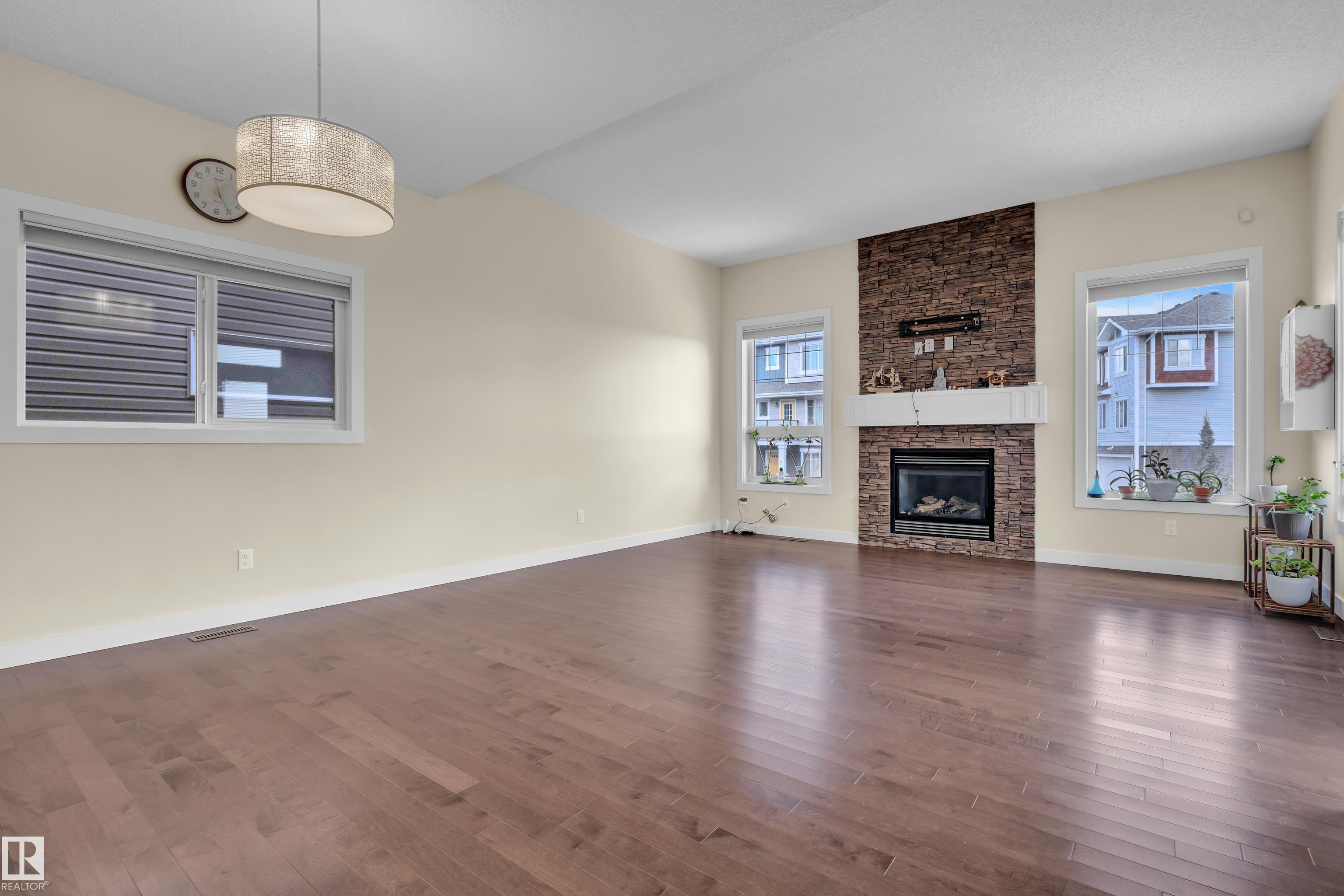 https://zimg.paragon.ice.com/ParagonImages/Property/PM/RAE/225410938/16/0/0/b9be1b012dd56b7147a022305e646031/1/110623e28b2ae5a8fa3e66b30a72ece4/225410938-981761bd-640d-46dc-9e15-8e969dadd0d2.JPG