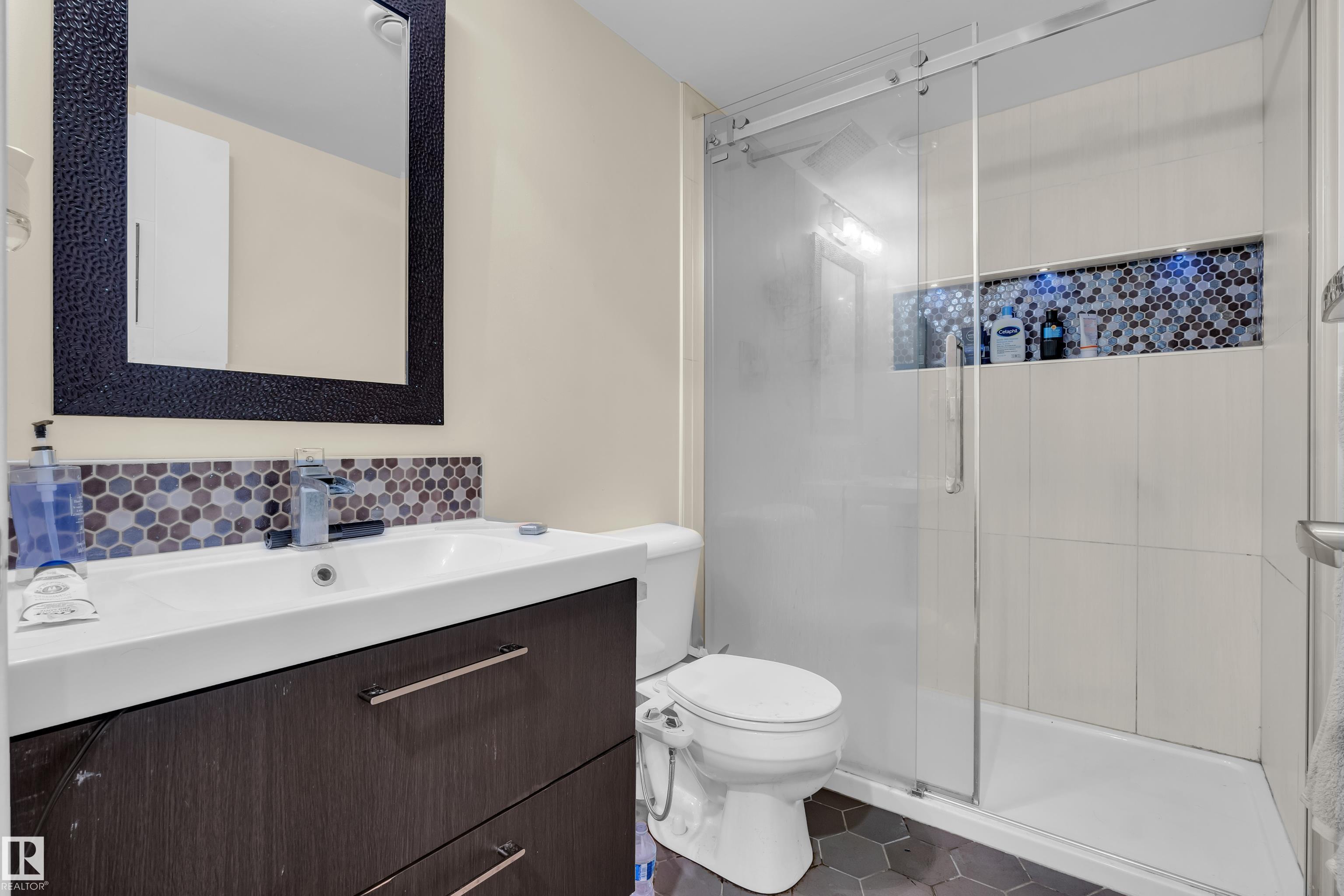 https://zimg.paragon.ice.com/ParagonImages/Property/PM/RAE/225410938/41/0/0/f268b7c8ace8ea54e34d19bf9fa048e0/1/110623e28b2ae5a8fa3e66b30a72ece4/225410938-fb947eae-ef31-4a20-b90f-f1d644002343.JPG