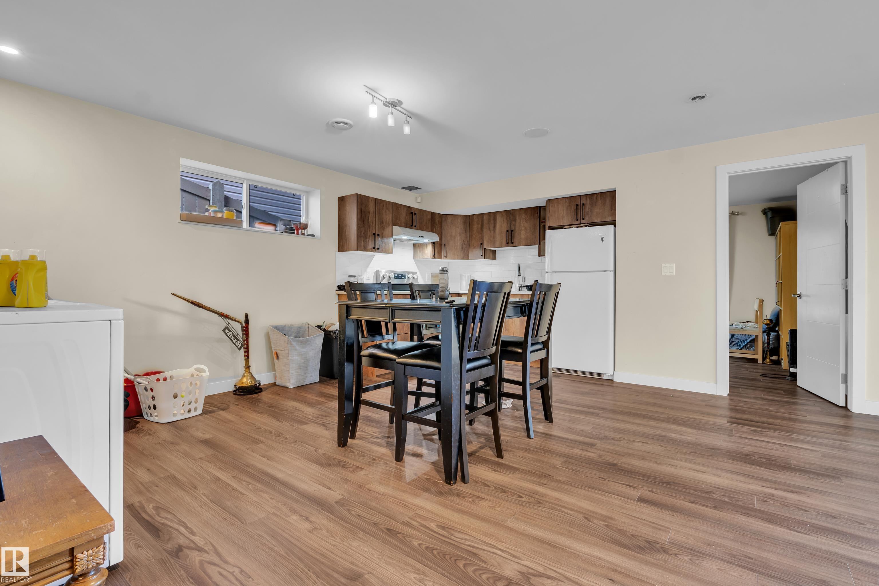 https://zimg.paragon.ice.com/ParagonImages/Property/PM/RAE/225410938/42/0/0/3ce2d76072b24e2e3c9d0838082b603a/1/110623e28b2ae5a8fa3e66b30a72ece4/225410938-2b2cd046-0999-4e49-9d0c-4ef19cc300d9.JPG