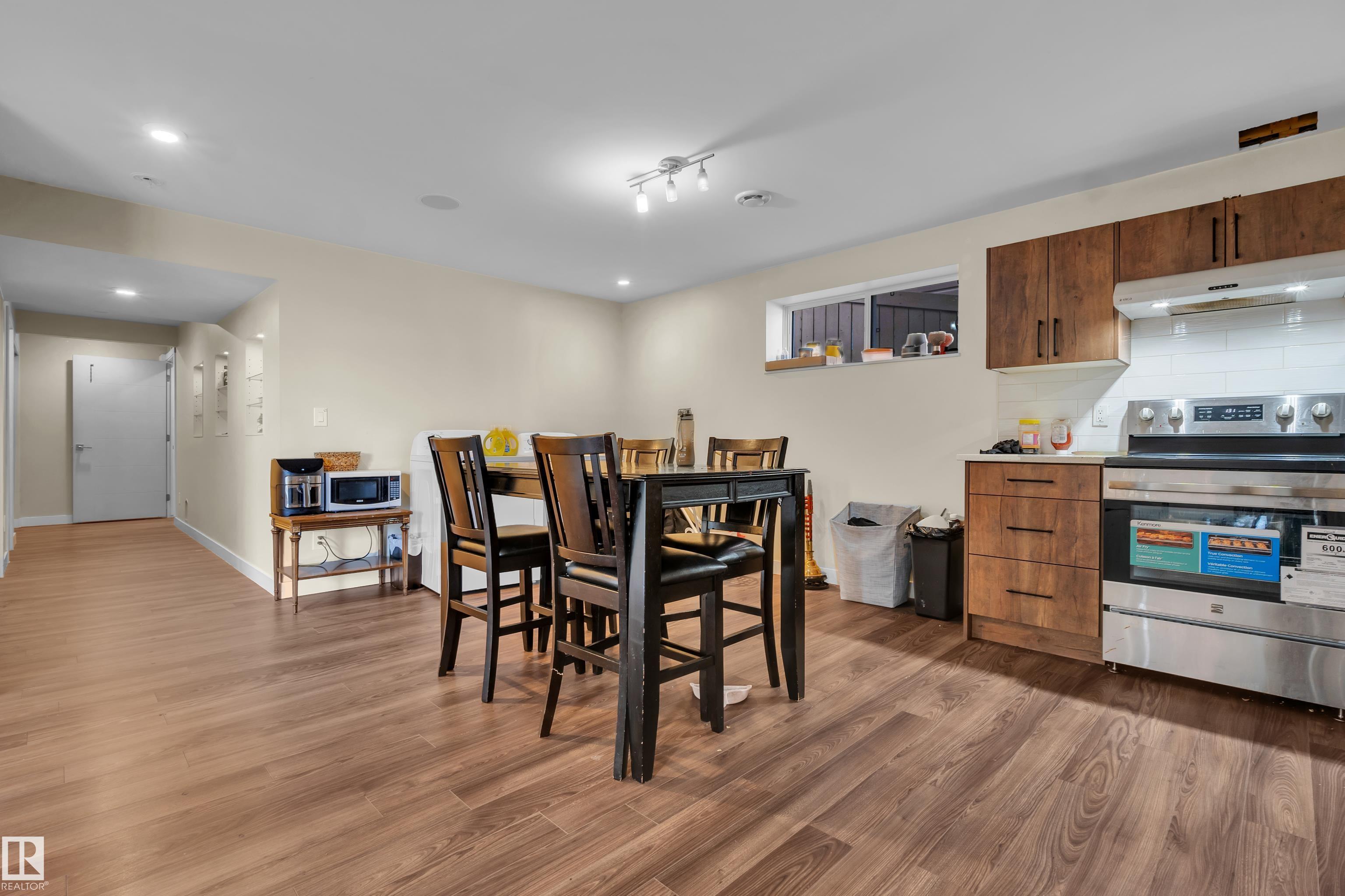 https://zimg.paragon.ice.com/ParagonImages/Property/PM/RAE/225410938/45/0/0/e9d0d672b3678e645e226f81adea9f82/1/110623e28b2ae5a8fa3e66b30a72ece4/225410938-f988274a-15ba-4431-b565-ea6f8718f6a3.JPG