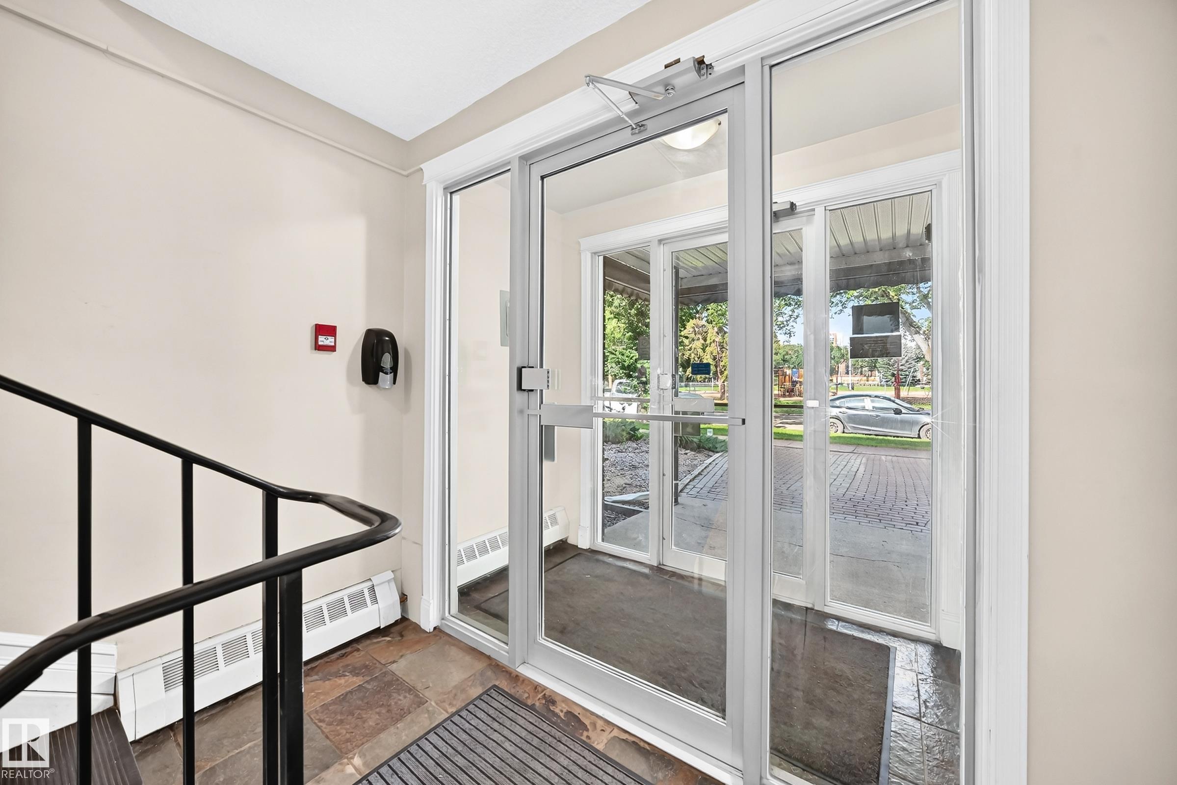 https://zimg.paragon.ice.com/ParagonImages/Property/PM/RAE/225410939/29/0/0/1df630f087783b7c2c0b50a98ad1f0cf/1/4befbcee3a12ad4f94e1b5f69f32f96b/225410939-6c180504-aac2-4362-ac08-e27df60b13bd.JPG