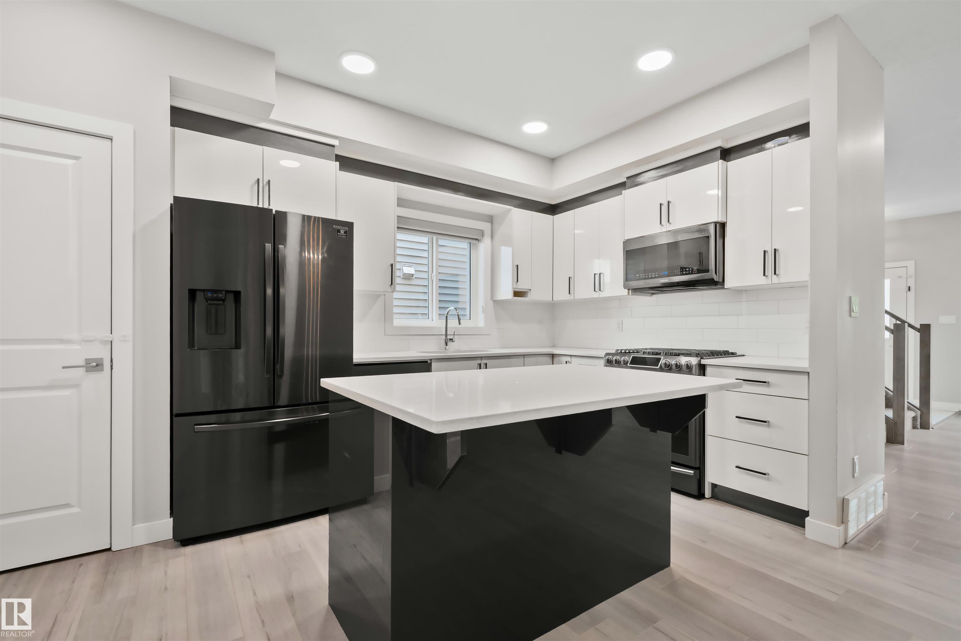 https://zimg.paragon.ice.com/ParagonImages/Property/PM/RAE/225410945/10/0/0/1ec31629a1657ce894f7d45bc9e4d333/1/e6aae961ee39b3a26a29a9bede110b81/225410945-84170265-c0c4-44c7-b5e9-6a44a4a6bc27.JPG