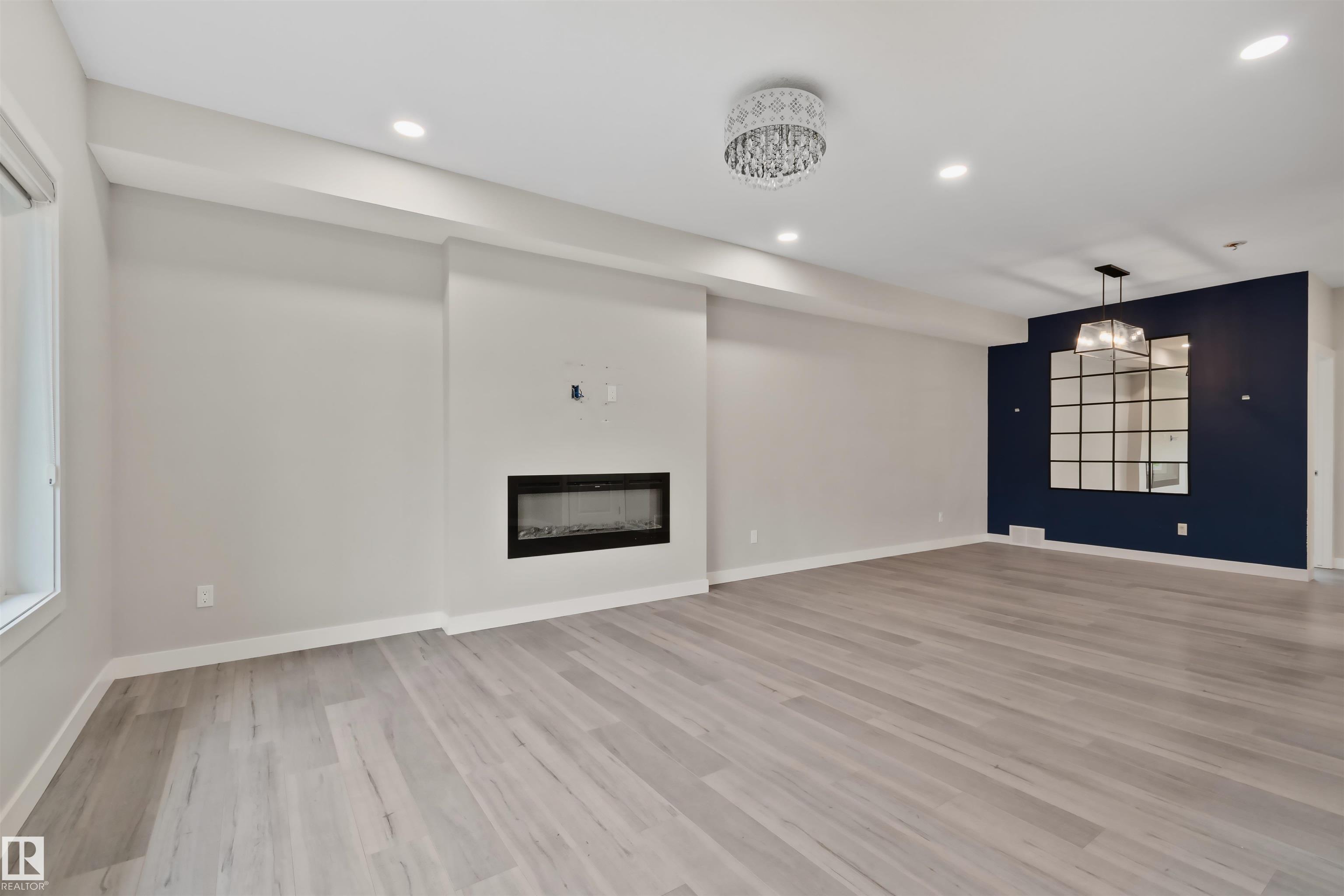 Picture for 383 CHARLESWORTH DR SW