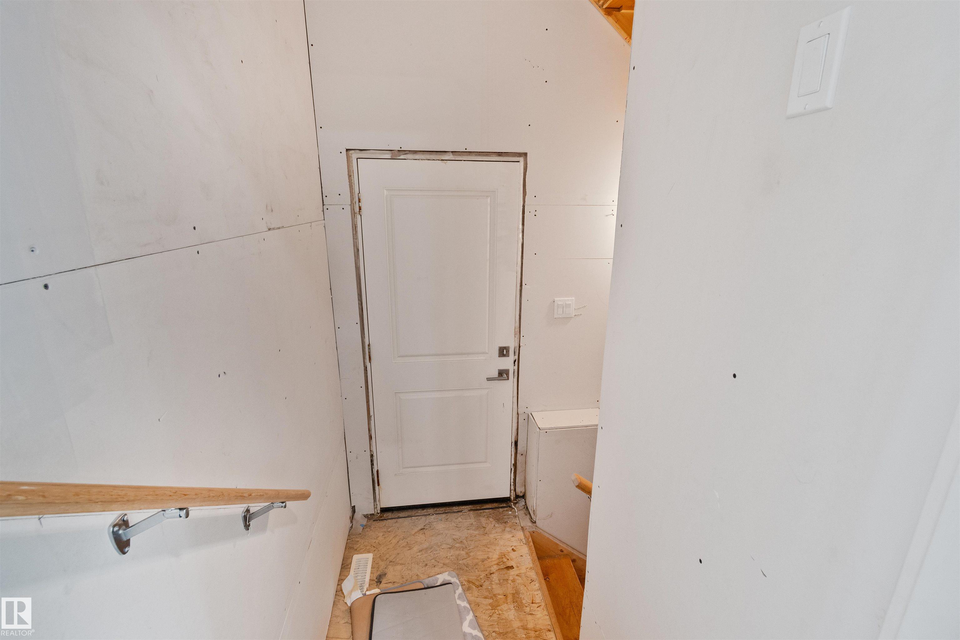 https://zimg.paragon.ice.com/ParagonImages/Property/PM/RAE/225410945/57/0/0/43874035dabb97e4d0d7db44c3124ce5/1/e6aae961ee39b3a26a29a9bede110b81/225410945-6796de4e-1673-4cff-81e7-9e2449ee1f19.JPG