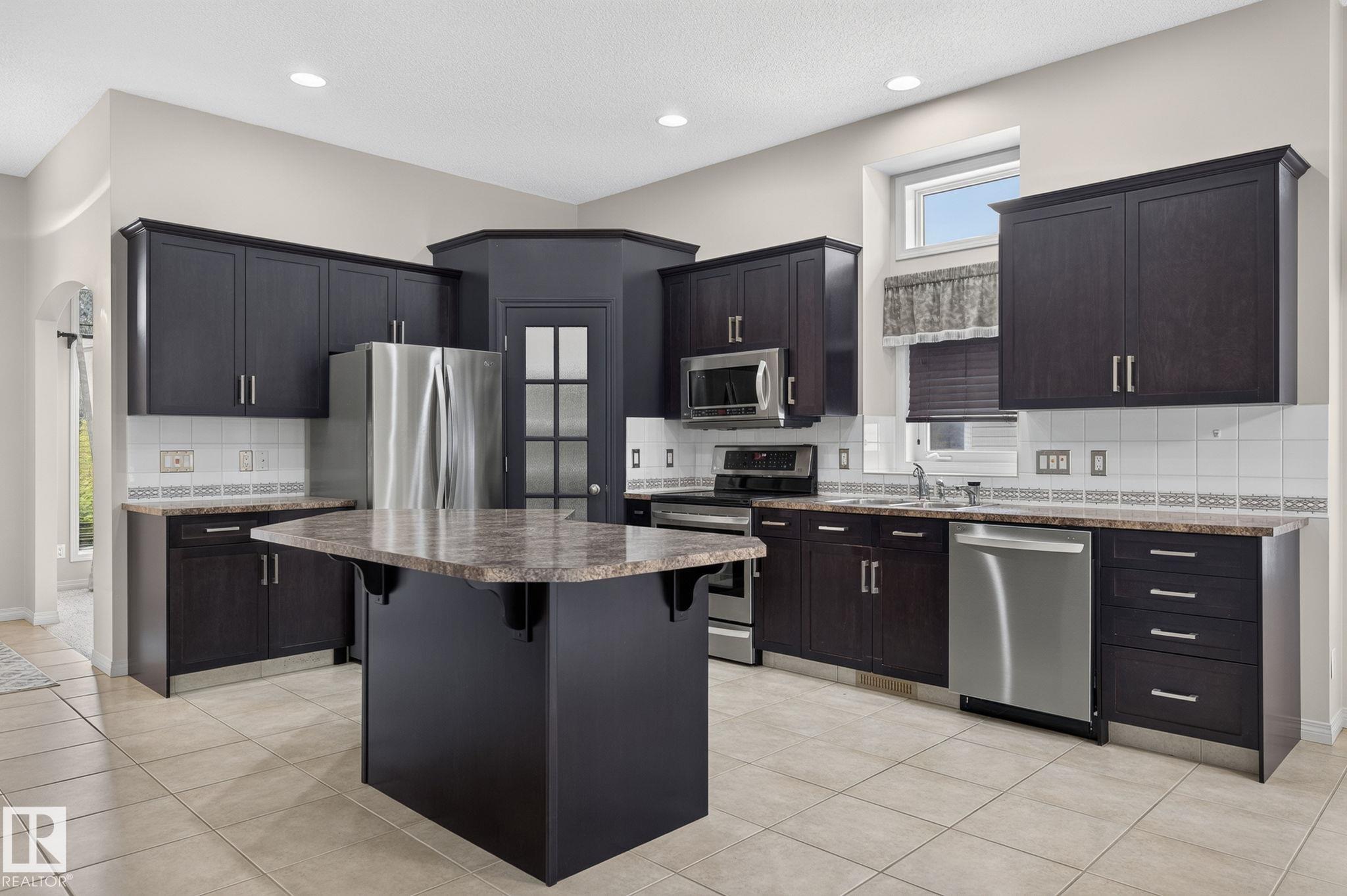 Photo 7 at 2 Keating point(e), Kingswood, St. Albert