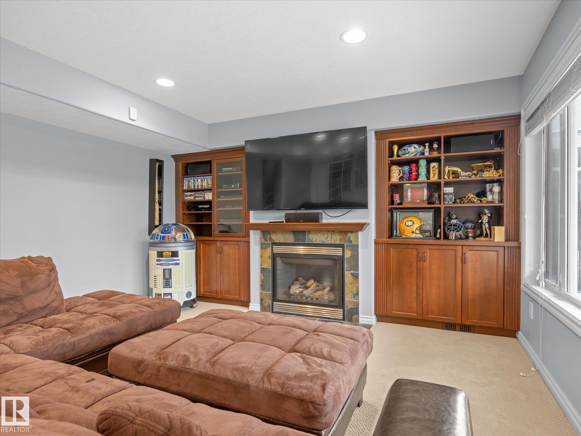 https://zimg.paragon.ice.com/ParagonImages/Property/PM/RAE/225410989/32/0/0/f8f5a7ee8a749e2d1f027abca86872ba/1/61ee839a2646ff676269dd8868a4e7d6/225410989-54641176-7814-409d-b37d-53322b9ad845.JPG