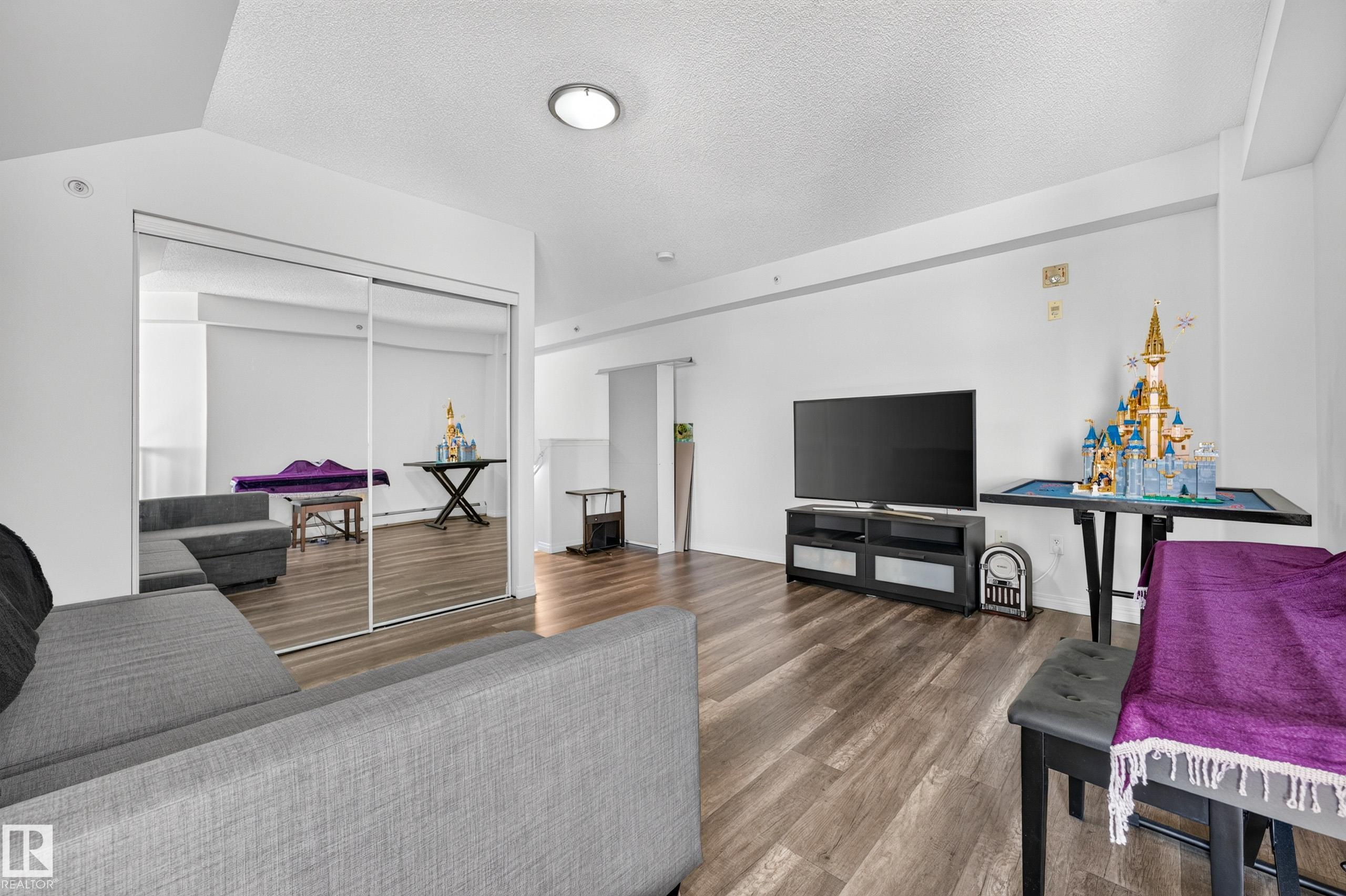 https://zimg.paragon.ice.com/ParagonImages/Property/PM/RAE/225411006/23/0/0/2d8361dcbae93dc296fb3099f5256550/1/a723cbabded8b06608efd4ca20b19e3b/225411006-a6d6fb25-6393-4701-b5a0-cb2d9371b6d3.JPG