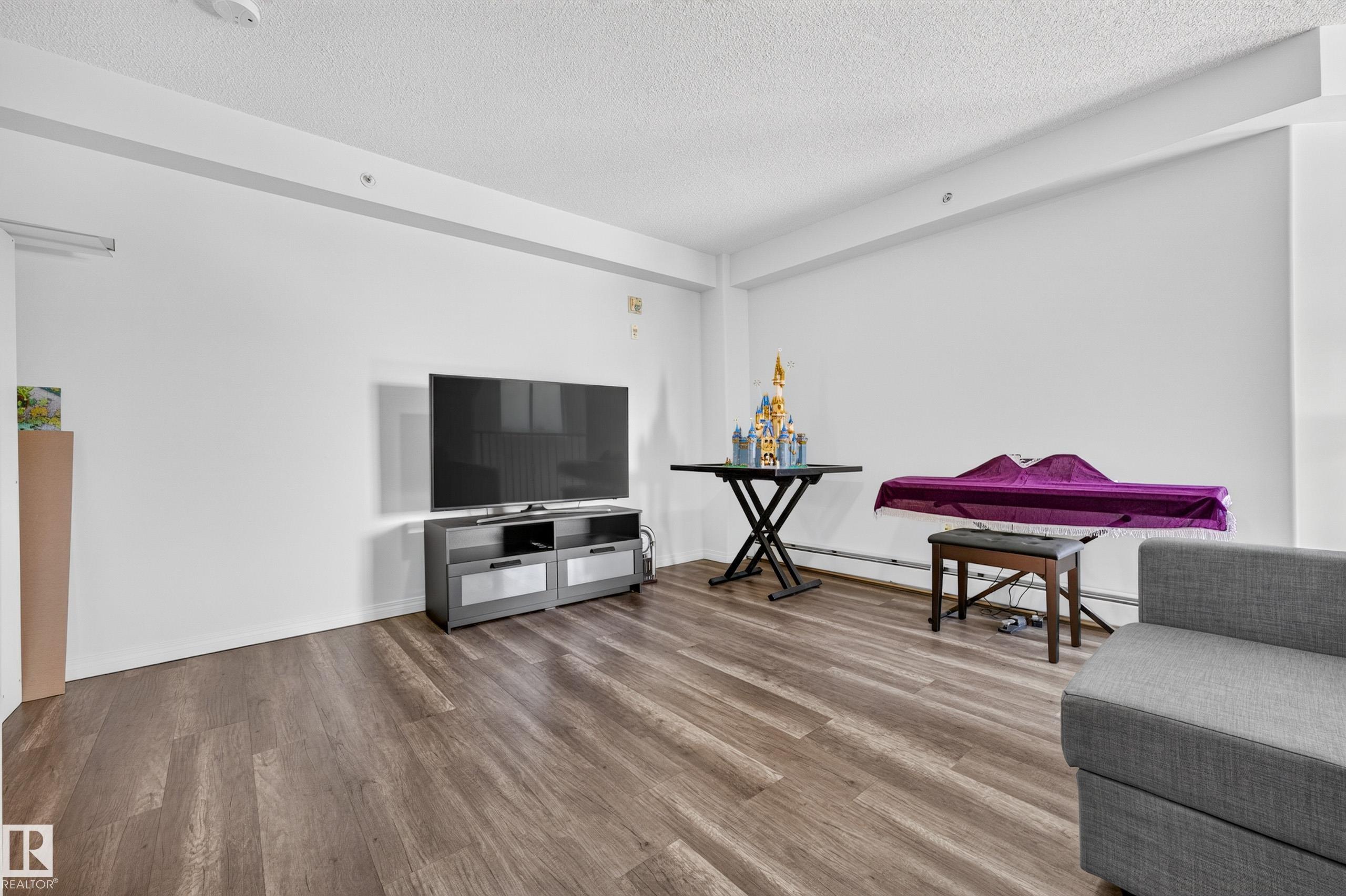 https://zimg.paragon.ice.com/ParagonImages/Property/PM/RAE/225411006/24/0/0/2f75a29d555a0a34bdb567b9b1b241da/1/a723cbabded8b06608efd4ca20b19e3b/225411006-7c6741d1-fd4e-47b0-b6d5-e1558c437085.JPG