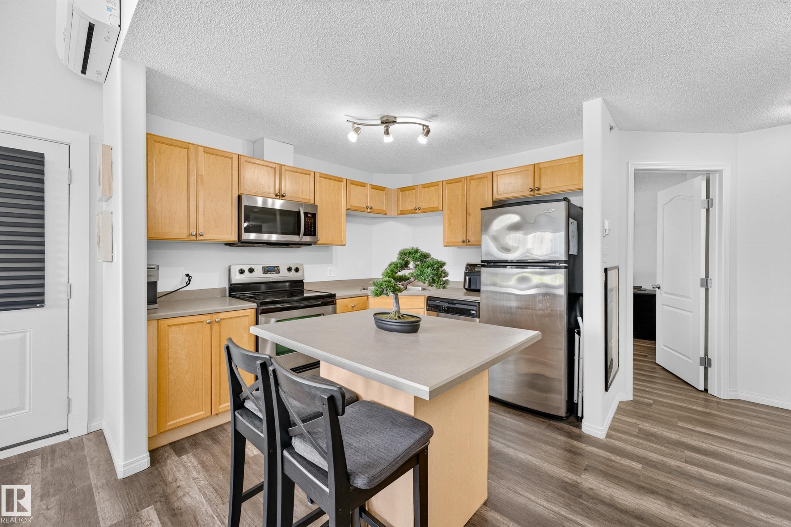 https://zimg.paragon.ice.com/ParagonImages/Property/PM/RAE/225411006/6/0/0/7585853b9152524890a6682c7552ba58/1/a723cbabded8b06608efd4ca20b19e3b/225411006-77655795-0596-4610-b9c9-59f5052b32ee.JPG