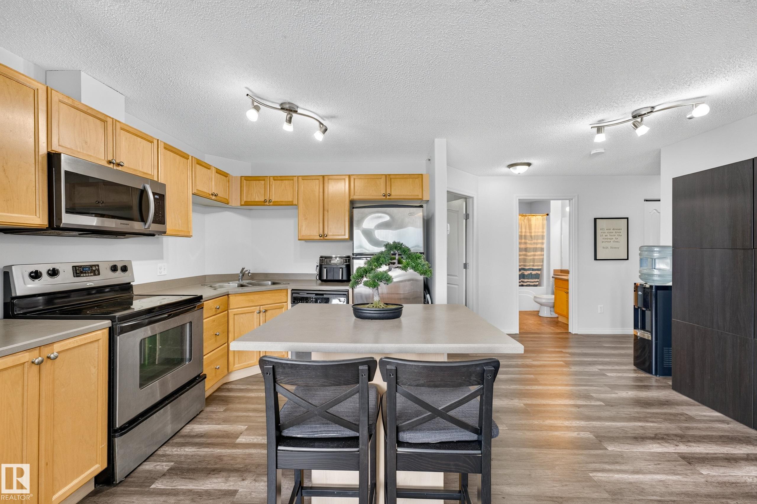 https://zimg.paragon.ice.com/ParagonImages/Property/PM/RAE/225411006/8/0/0/d04ee099de2cc6e5e608d19efdfb505e/1/a723cbabded8b06608efd4ca20b19e3b/225411006-5d08d9bd-f282-4f27-9f7f-71570d417b5d.JPG