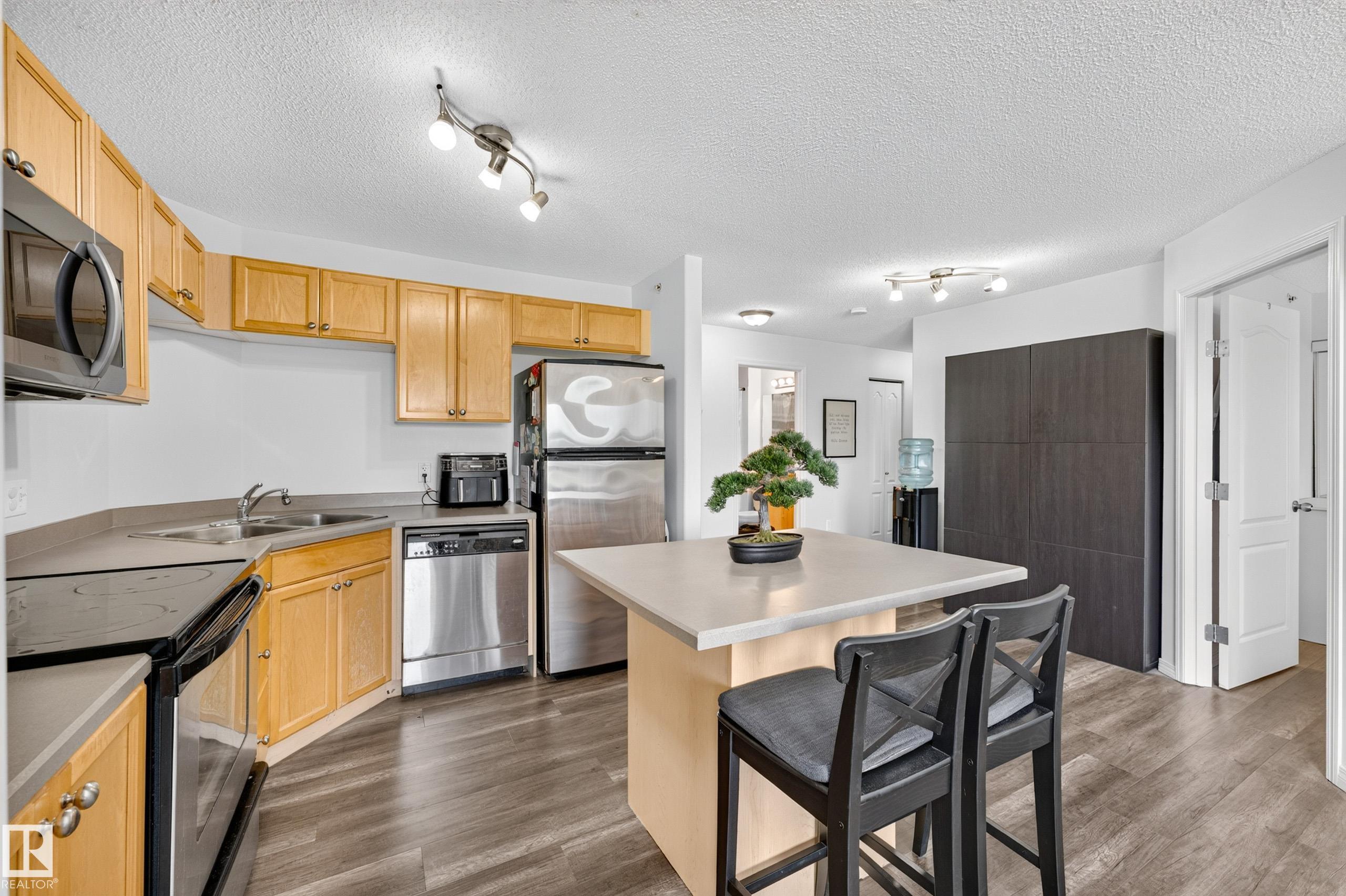 https://zimg.paragon.ice.com/ParagonImages/Property/PM/RAE/225411006/9/0/0/77fcd45b47588d6530da9b81413e852f/1/a723cbabded8b06608efd4ca20b19e3b/225411006-320a63b3-2aee-4bdf-89cb-022da8ff9cf8.JPG