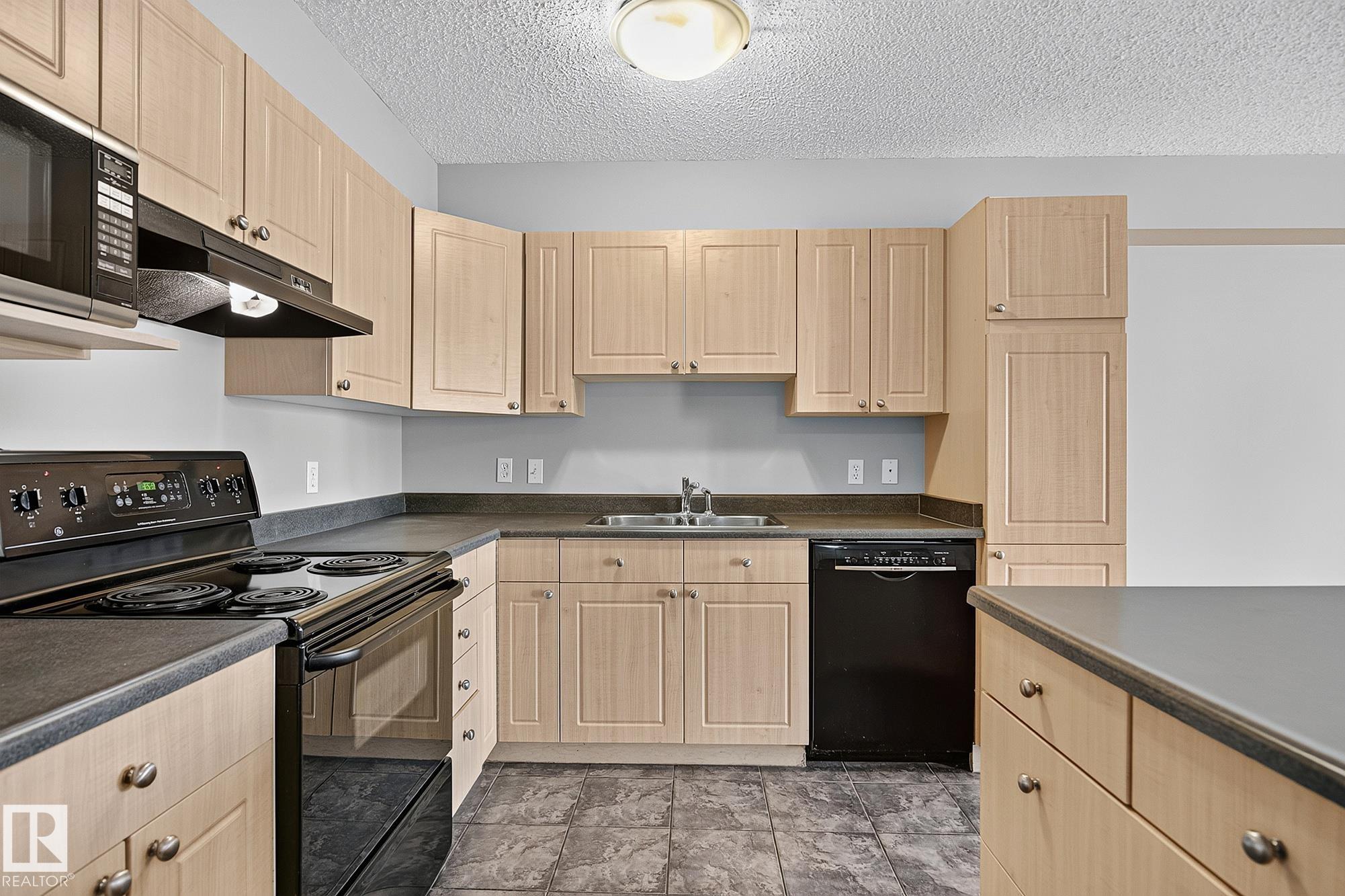 https://zimg.paragon.ice.com/ParagonImages/Property/PM/RAE/225411041/12/0/0/f70f173a5f1136a1cd37775b1cb3237a/1/d453f6727f475e69fac8de2d46fca686/225411041-880f6d3e-d1b4-4904-ba6f-64ccd24979e8.JPG