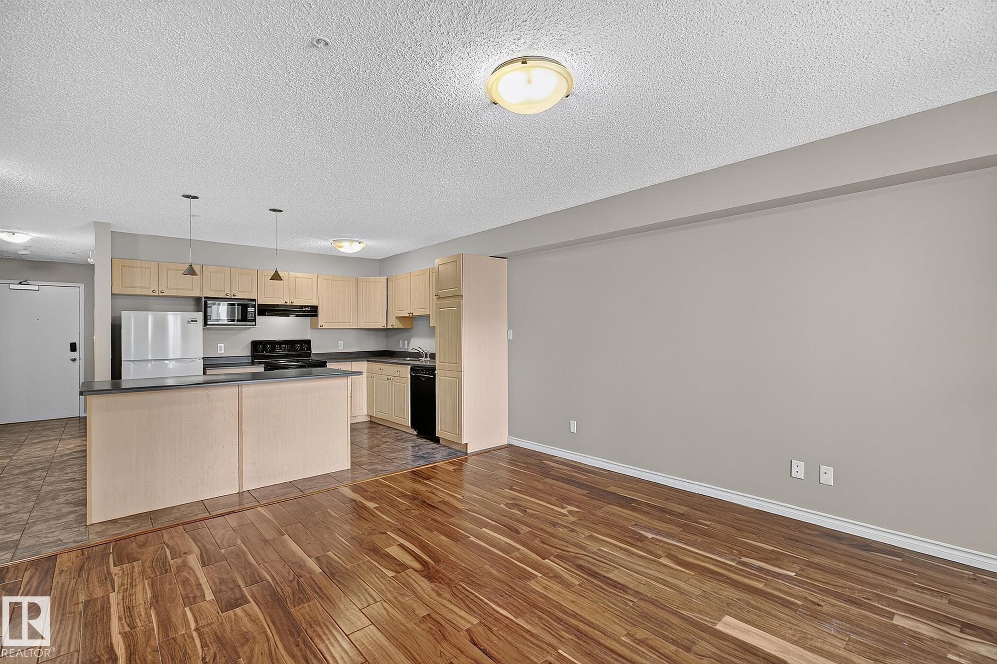 https://zimg.paragon.ice.com/ParagonImages/Property/PM/RAE/225411041/21/0/0/968285f89af37f94d6049f5e2f821034/1/d453f6727f475e69fac8de2d46fca686/225411041-60a41170-6cb1-48f0-b52d-96e6e0ff9f8d.JPG