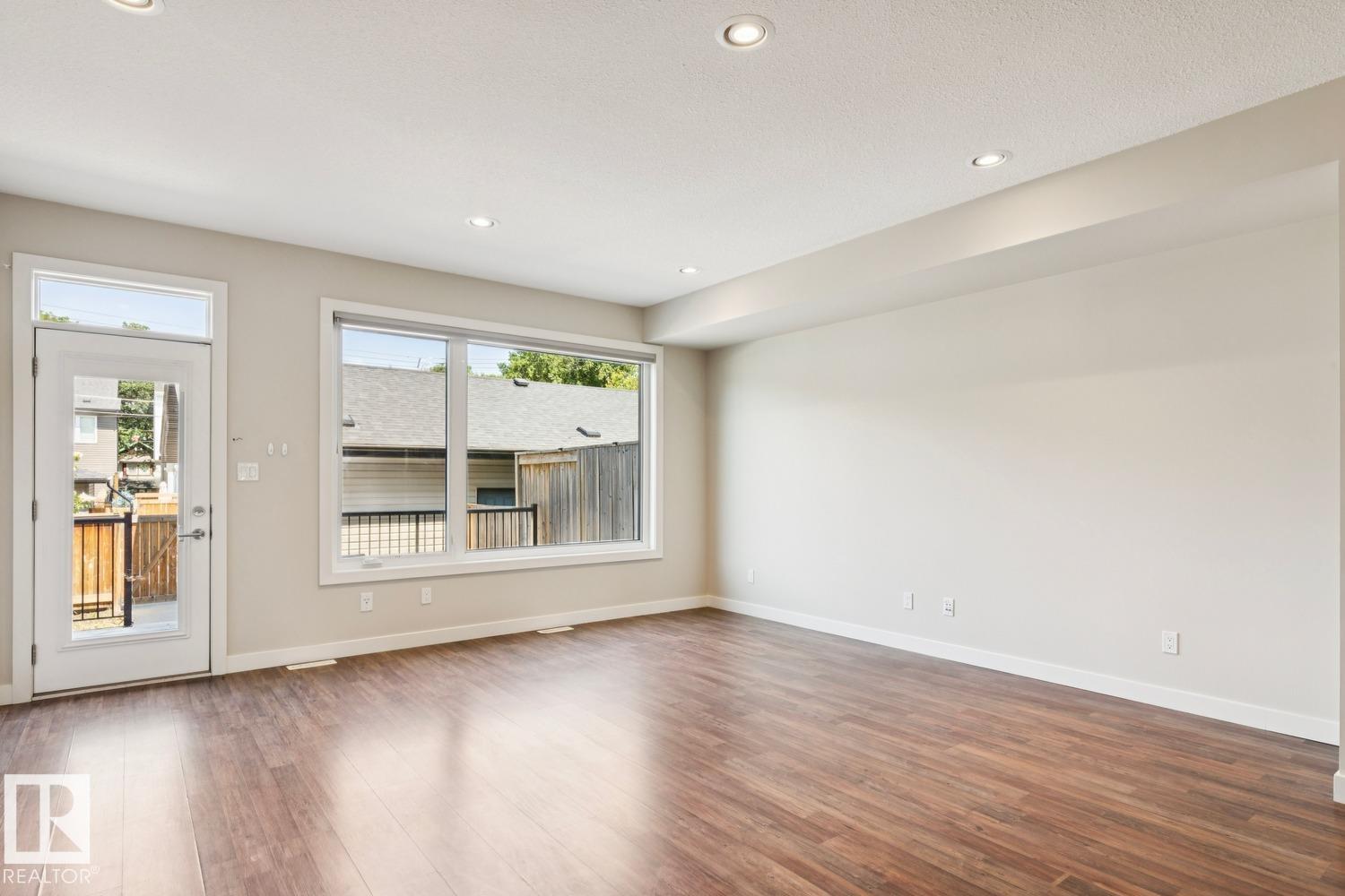https://zimg.paragon.ice.com/ParagonImages/Property/PM/RAE/225411050/13/0/0/1d9a97cc041158fec898a12e6423c209/1/74c1b026148a8678a640cb756b2ba2d2/225411050-0c2d0a8d-75cb-4237-baa7-67ed9725d121.JPG