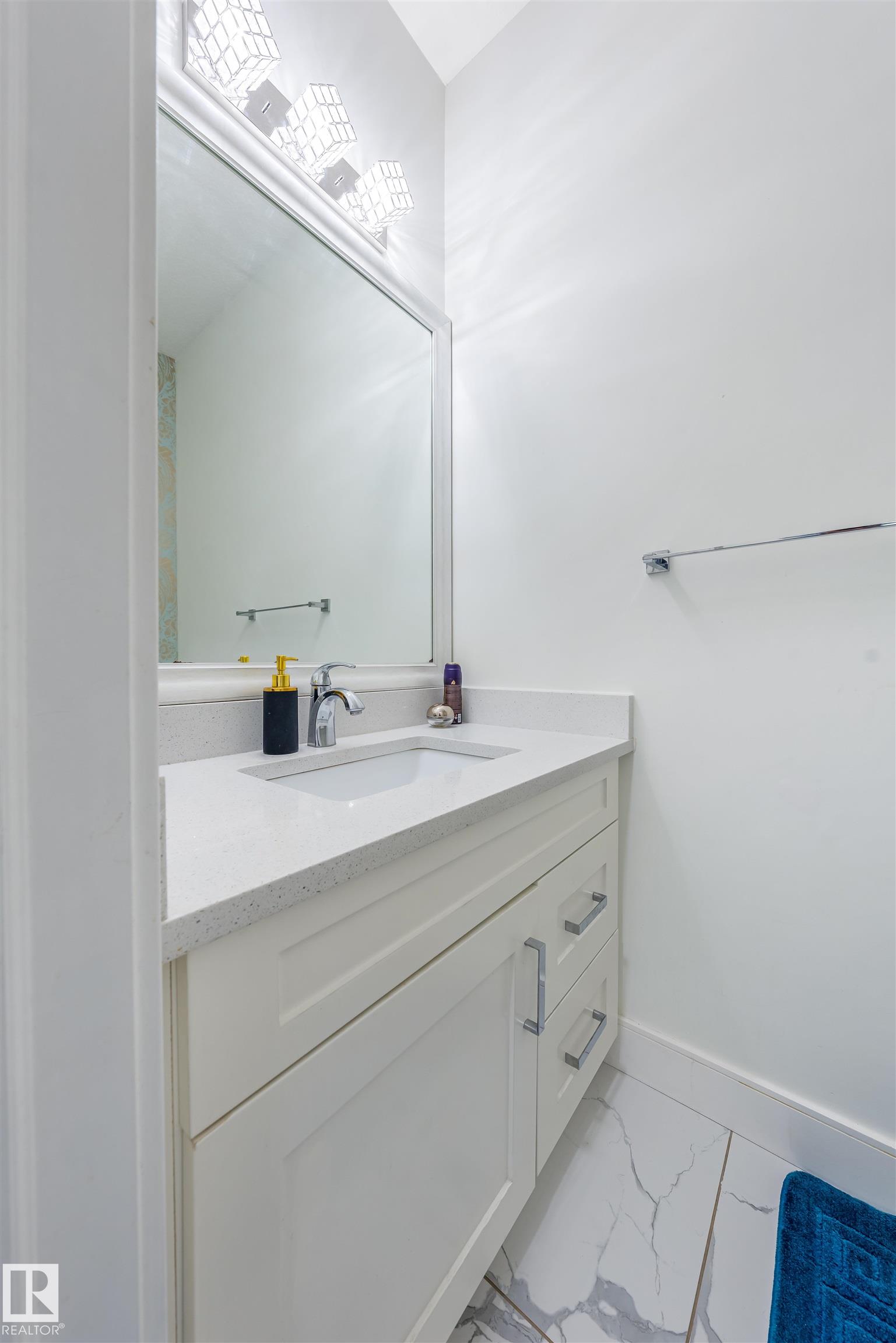 https://zimg.paragon.ice.com/ParagonImages/Property/PM/RAE/225411070/10/0/0/dc5ff7d552eda1532537d0da509deb11/1/1ee0ef579b785e8c716e4575539ced44/225411070-70686e7c-a06b-4f5c-9f79-25cc3667e32d.JPG