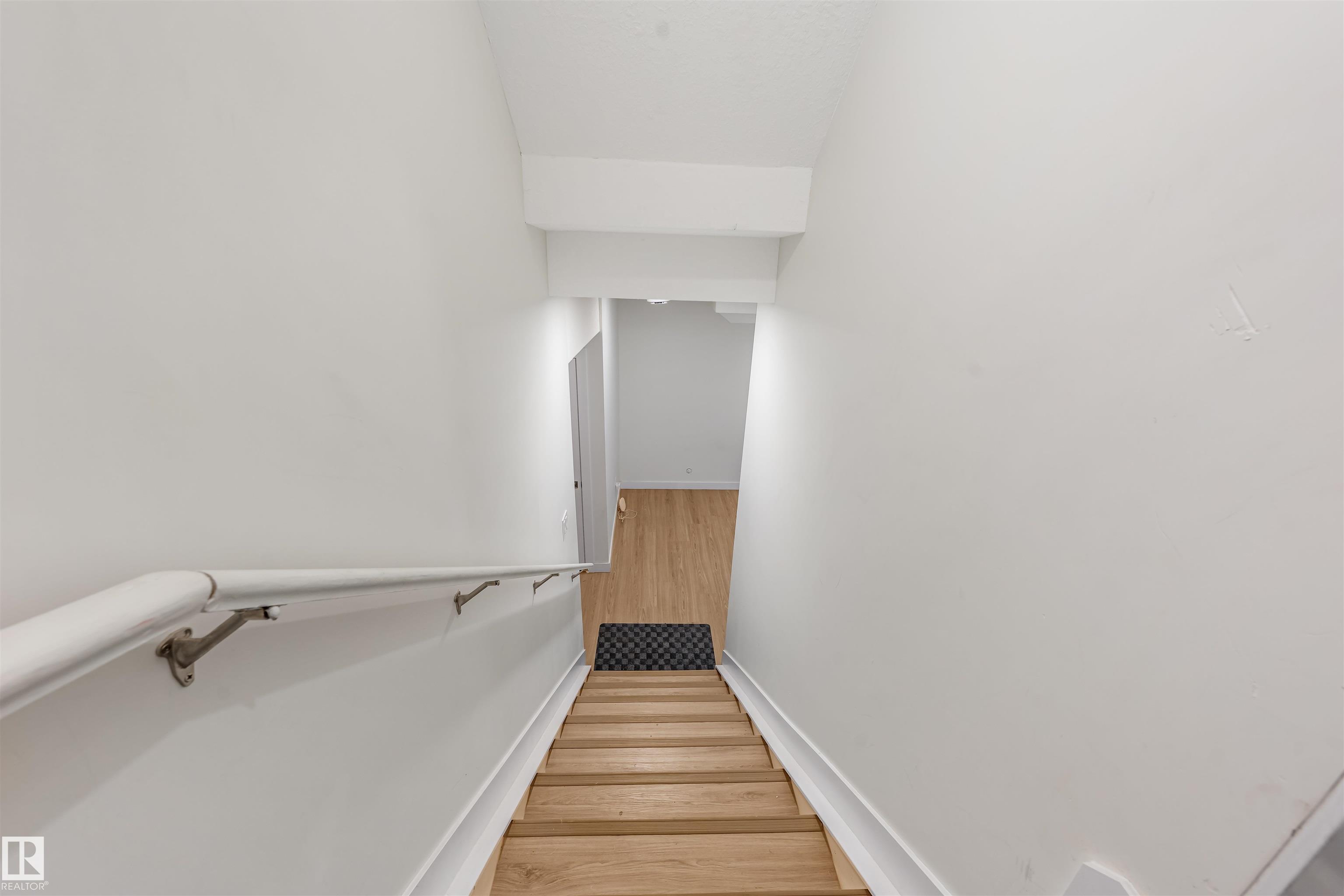 https://zimg.paragon.ice.com/ParagonImages/Property/PM/RAE/225411070/40/0/0/29e6b676cd526bbd104c2d8700027169/1/1ee0ef579b785e8c716e4575539ced44/225411070-4ad8b9d1-fec7-49ef-860f-41391bd01ea4.JPG