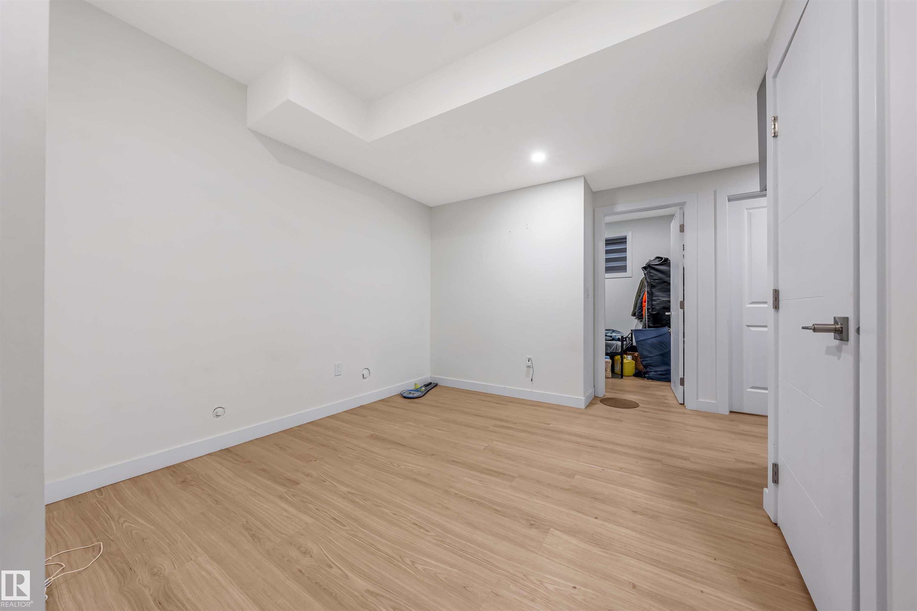 https://zimg.paragon.ice.com/ParagonImages/Property/PM/RAE/225411070/41/0/0/e50d53983deab74da5a8a471c55d2db2/1/1ee0ef579b785e8c716e4575539ced44/225411070-b65f1dec-f133-4774-8d7a-f378c435edf3.JPG