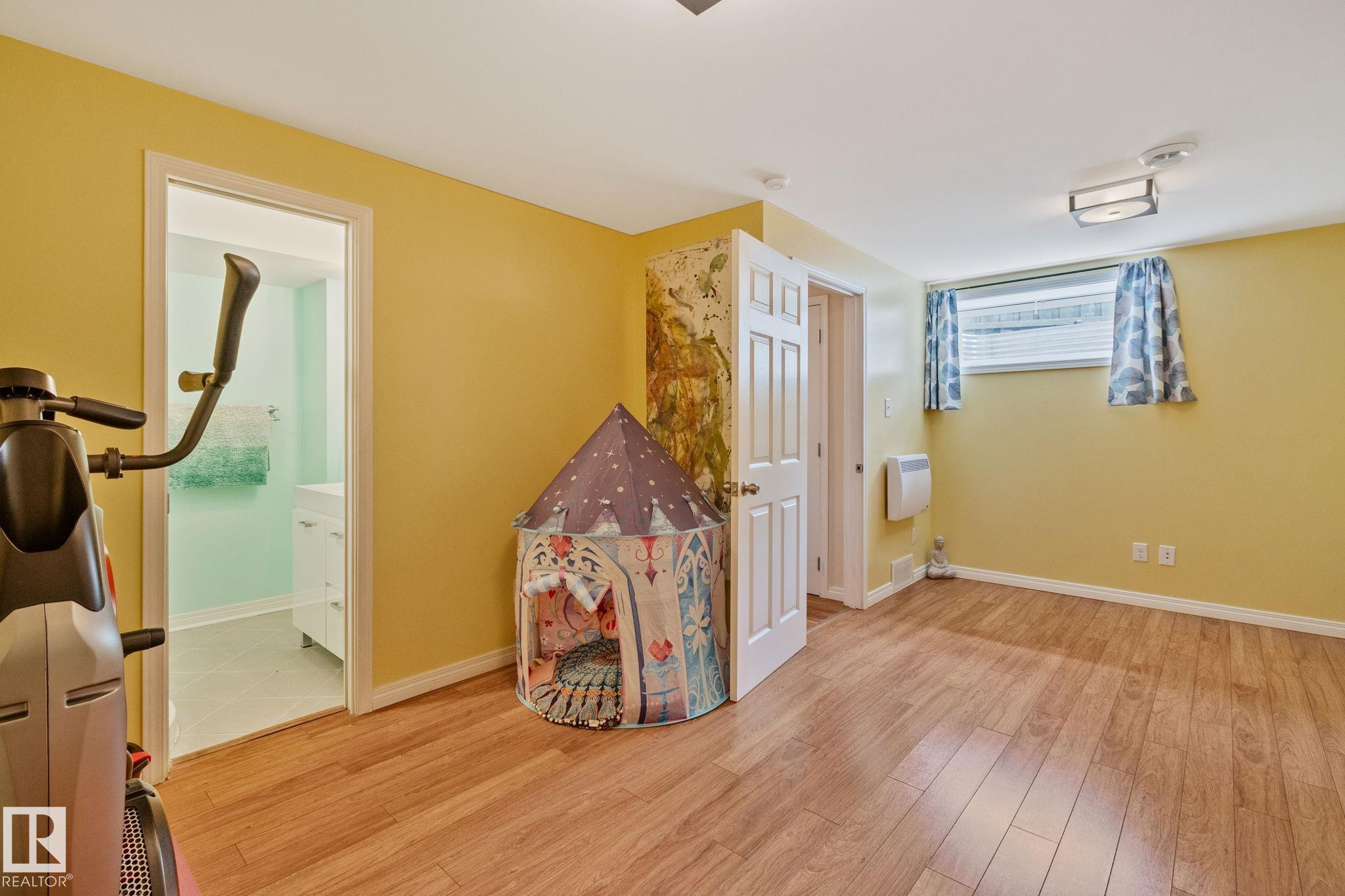 https://zimg.paragon.ice.com/ParagonImages/Property/PM/RAE/225411071/24/0/0/7055d060fb7aedb6da148e089ec9337c/1/a067840b8e64915a5517c9dd9ecc7f1e/225411071-5f4b27a7-d268-4a0f-90ff-87bae750b6d1.JPG