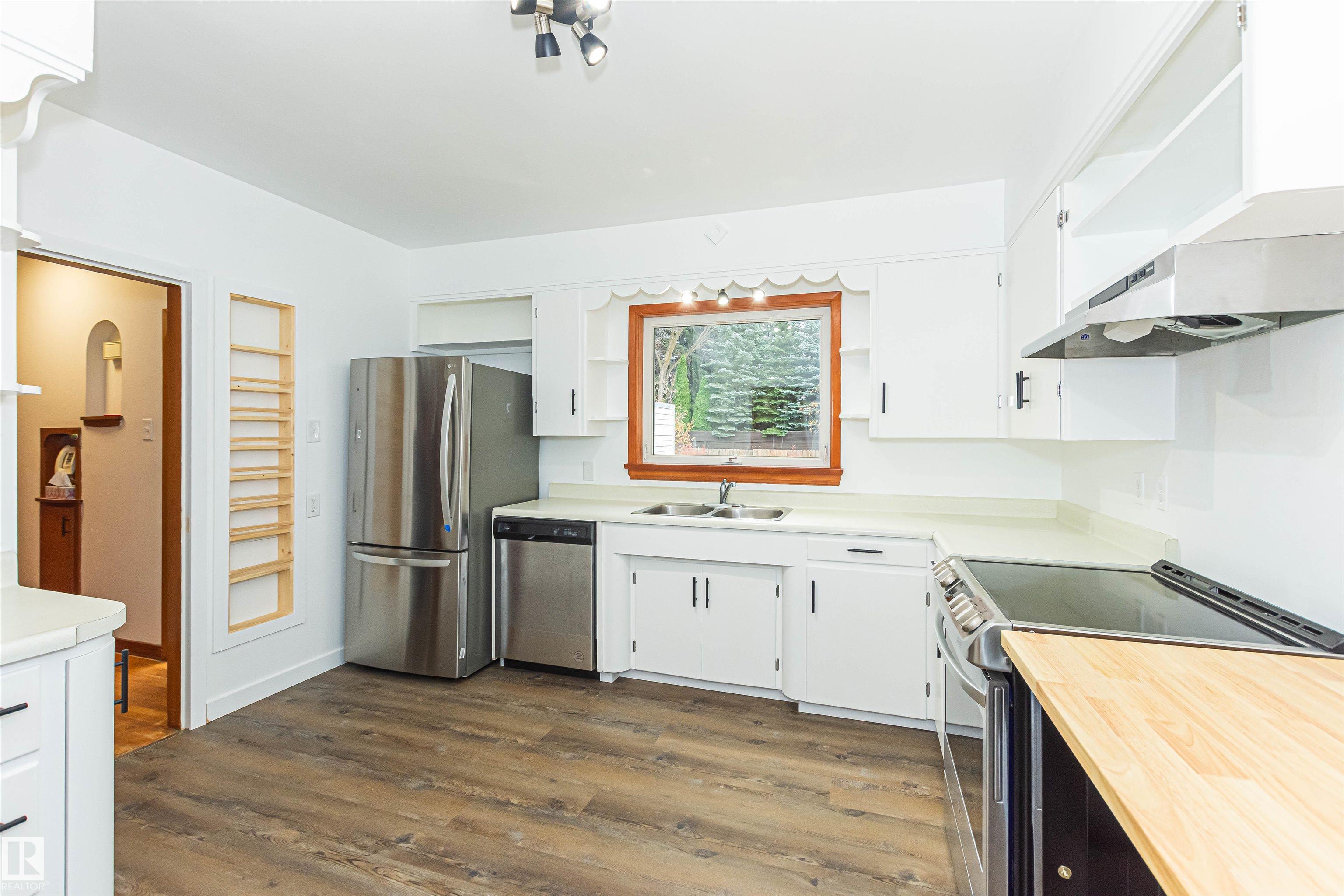 Photo 14 at 8935 120 Street NW, Windsor Park, Edmonton