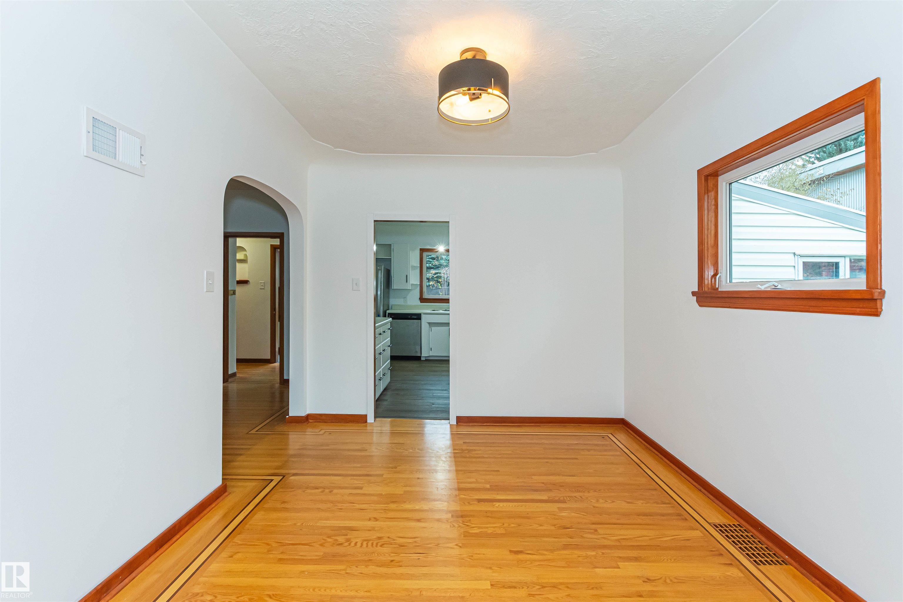 https://zimg.paragon.ice.com/ParagonImages/Property/PM/RAE/225411112/13/0/0/f2027f512bdb272df55d9eaf5af8a296/1/613c25bbab398d05845f49a803000649/225411112-2ce11a53-5802-495a-8c55-fa0aee34be1a.JPG