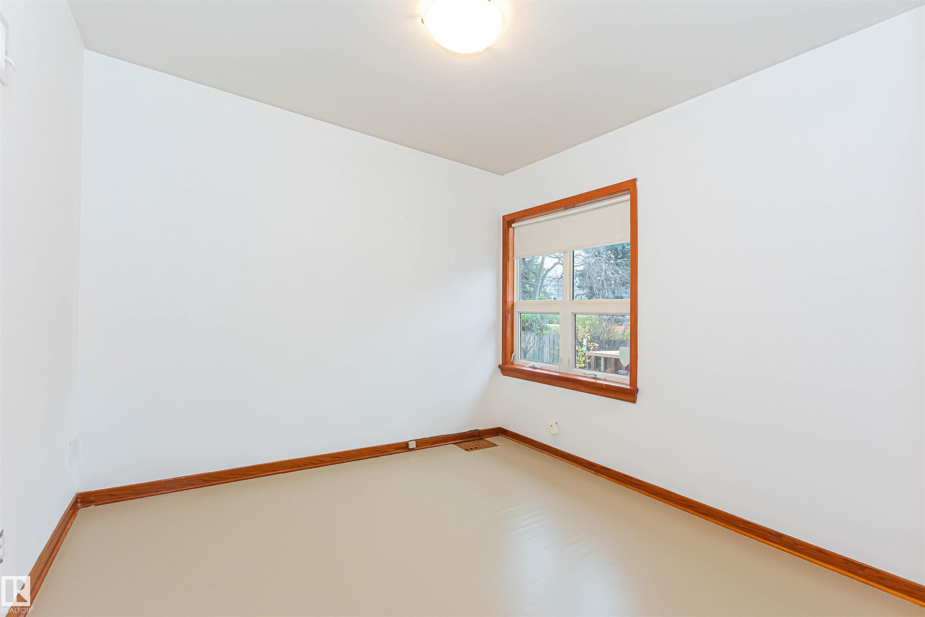 https://zimg.paragon.ice.com/ParagonImages/Property/PM/RAE/225411112/18/0/0/3fdc6ffef6e0694728894af71683ee8d/1/613c25bbab398d05845f49a803000649/225411112-88b8afd1-5953-485a-b8b6-f57c75291433.JPG
