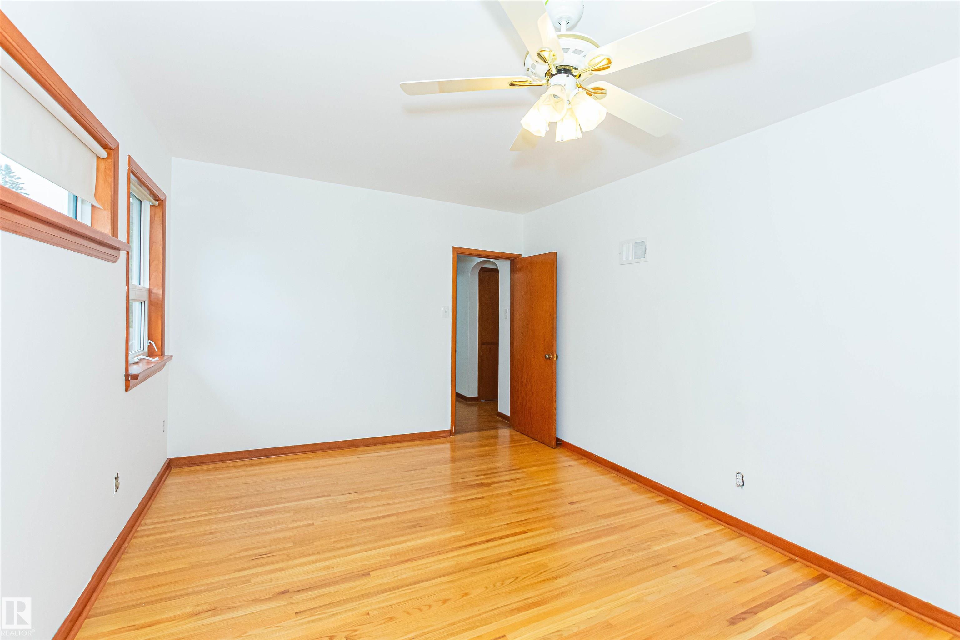 https://zimg.paragon.ice.com/ParagonImages/Property/PM/RAE/225411112/26/0/0/add24370f73cd1c1d1b509397fa63ac0/1/613c25bbab398d05845f49a803000649/225411112-88149210-3332-4aa8-ba9e-c4779b154f1f.JPG