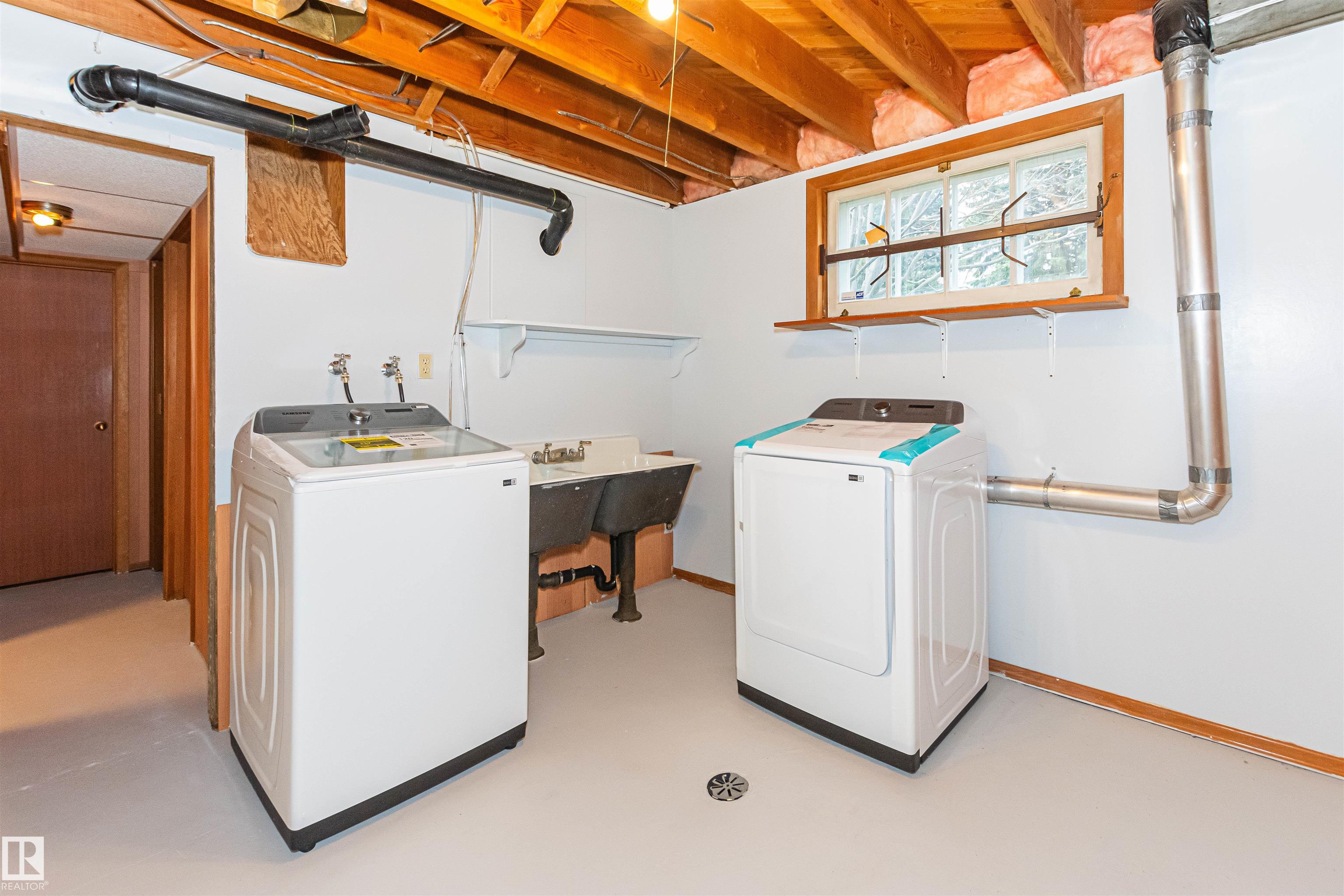 https://zimg.paragon.ice.com/ParagonImages/Property/PM/RAE/225411112/32/0/0/e231e128c72be50aac43f3cad9a03697/1/613c25bbab398d05845f49a803000649/225411112-cc8d1018-7fcb-4645-8d6e-e3256a146845.JPG
