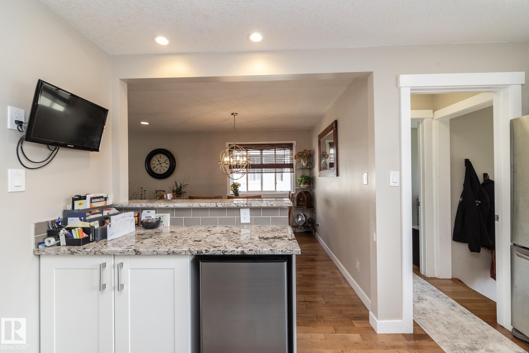 https://zimg.paragon.ice.com/ParagonImages/Property/PM/RAE/225411131/20/0/0/ac86abd9203950435a939366e0bdaa31/1/32c3e51ddbd7263d76ddf8b9481e4bd5/225411131-3fa2a01c-98a8-4f60-8901-f1af09760758.JPG