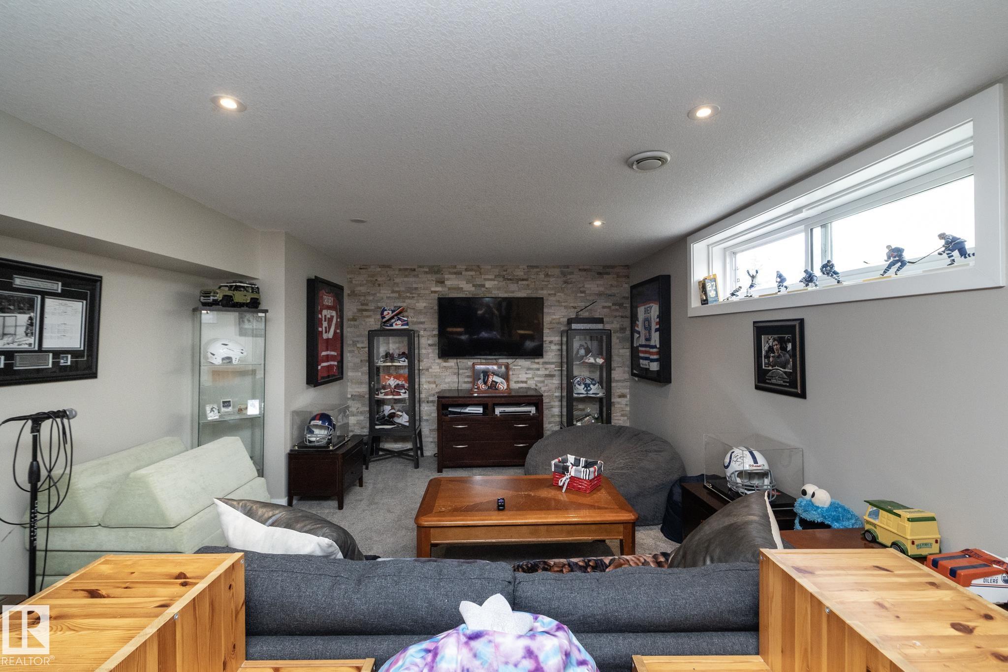 https://zimg.paragon.ice.com/ParagonImages/Property/PM/RAE/225411131/36/0/0/2d942da82e2a48ca78f17fa0d1d05d29/1/32c3e51ddbd7263d76ddf8b9481e4bd5/225411131-82d1ee39-246a-4a73-8fe5-956d62cd74bc.JPG