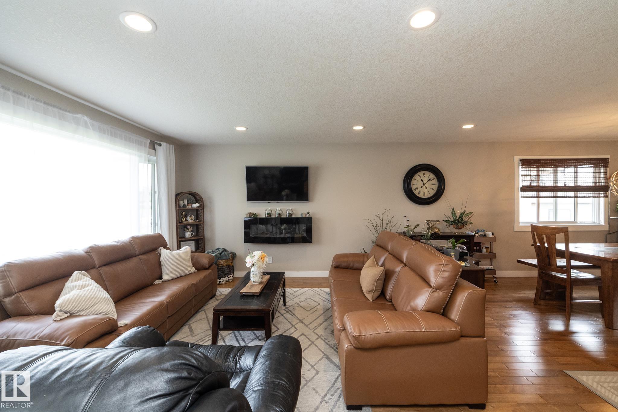 https://zimg.paragon.ice.com/ParagonImages/Property/PM/RAE/225411131/6/0/0/9b4a0b1775806499b78362957a5d7c4f/1/32c3e51ddbd7263d76ddf8b9481e4bd5/225411131-8eb9905f-de27-4ba2-921a-04a091bad741.JPG