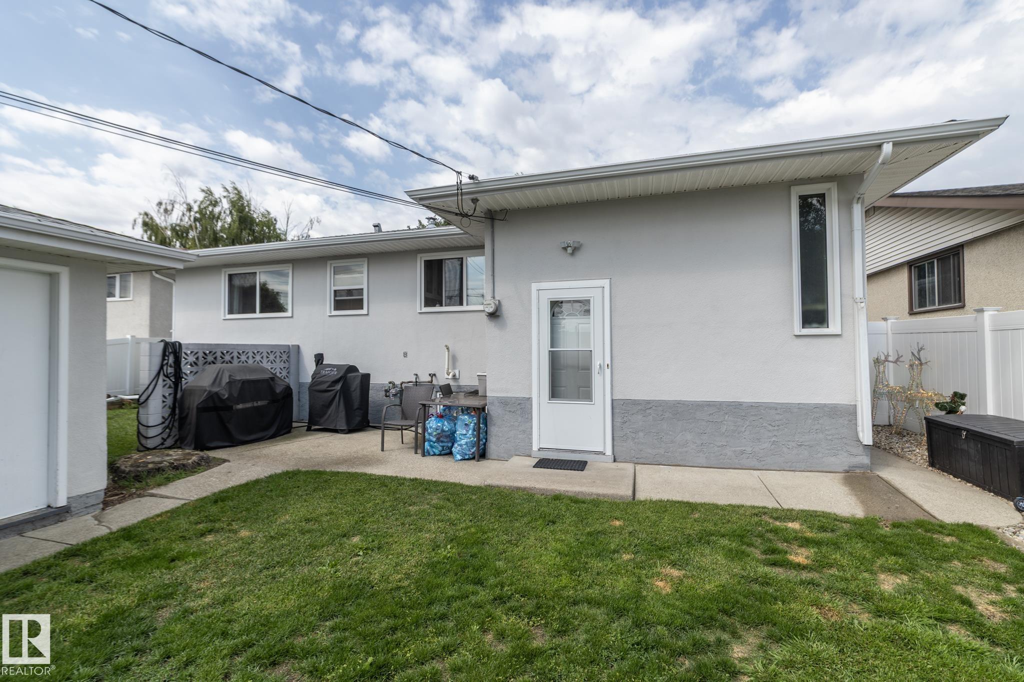 https://zimg.paragon.ice.com/ParagonImages/Property/PM/RAE/225411131/63/0/0/ab3be1b897cce50cb8671d3a6941207c/1/32c3e51ddbd7263d76ddf8b9481e4bd5/225411131-3a1a623f-21e6-4794-967c-0023e89573b9.JPG