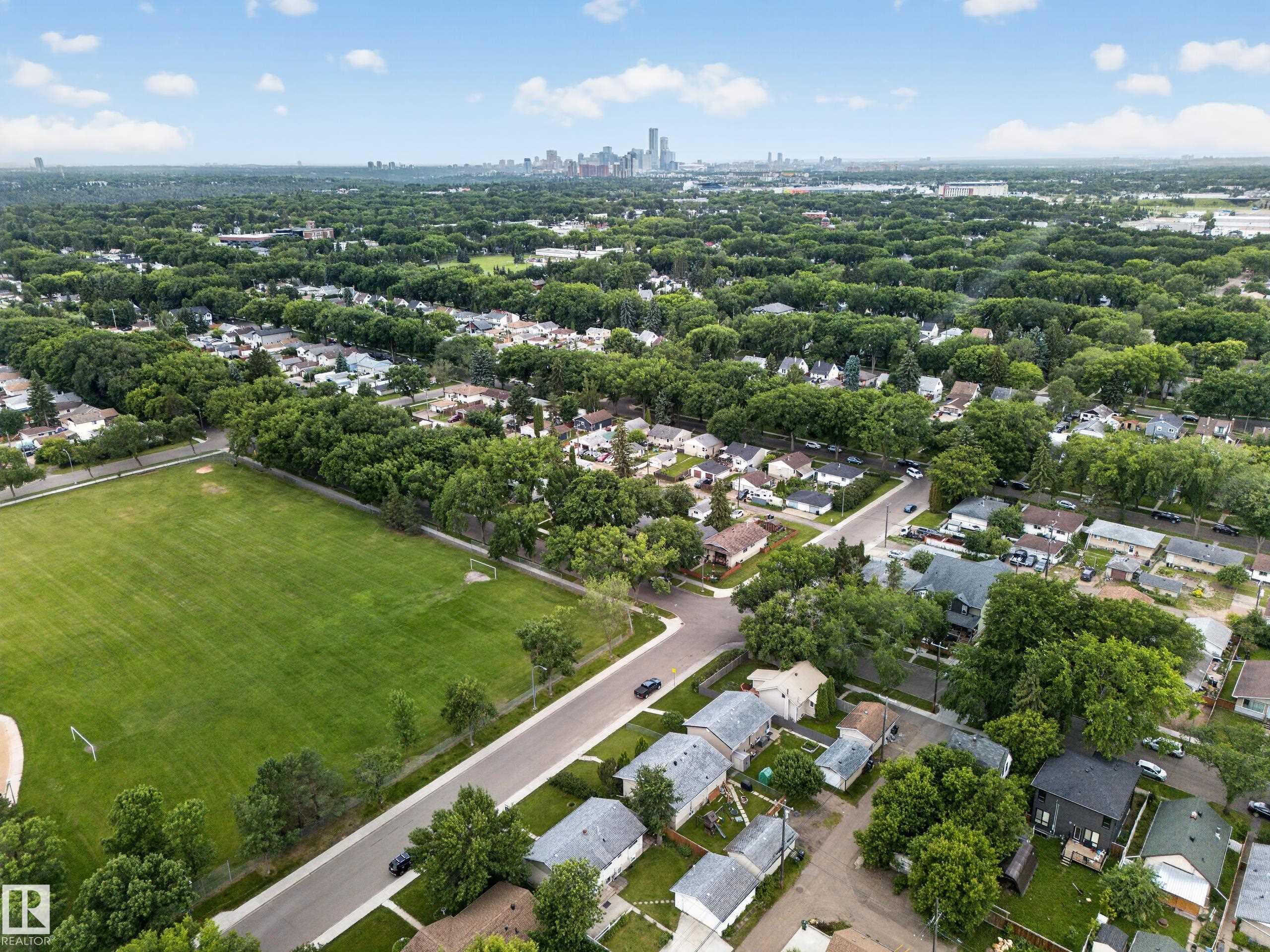 https://zimg.paragon.ice.com/ParagonImages/Property/PM/RAE/225411131/73/0/0/5f7258aa34e9b1b4ed7eaf0828e41b76/1/32c3e51ddbd7263d76ddf8b9481e4bd5/225411131-50a4b10d-c925-45b4-af9d-f1ebf36d1d69.JPG