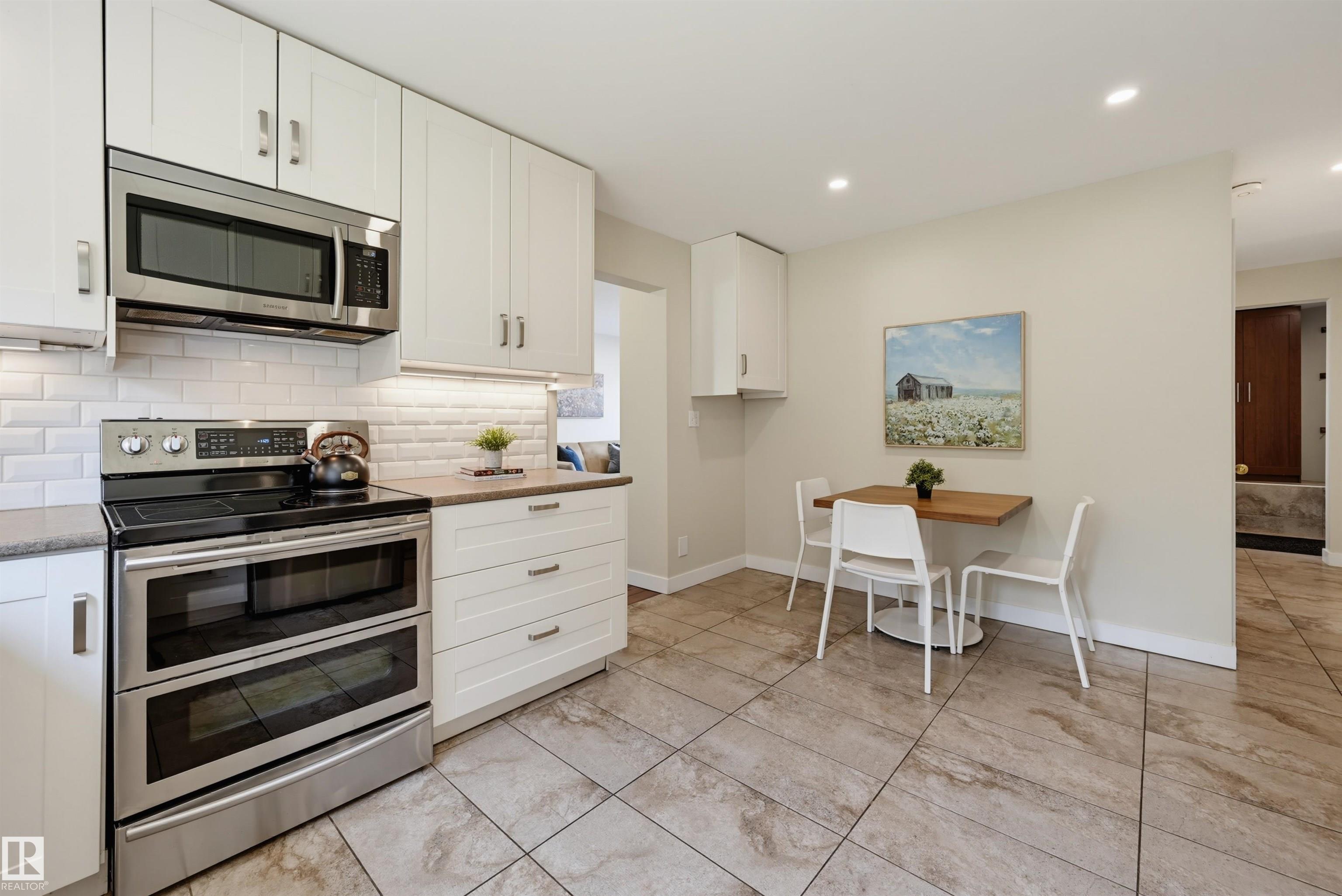 Photo 7 at 9 Weatherby Place, Woodlands, St. Albert