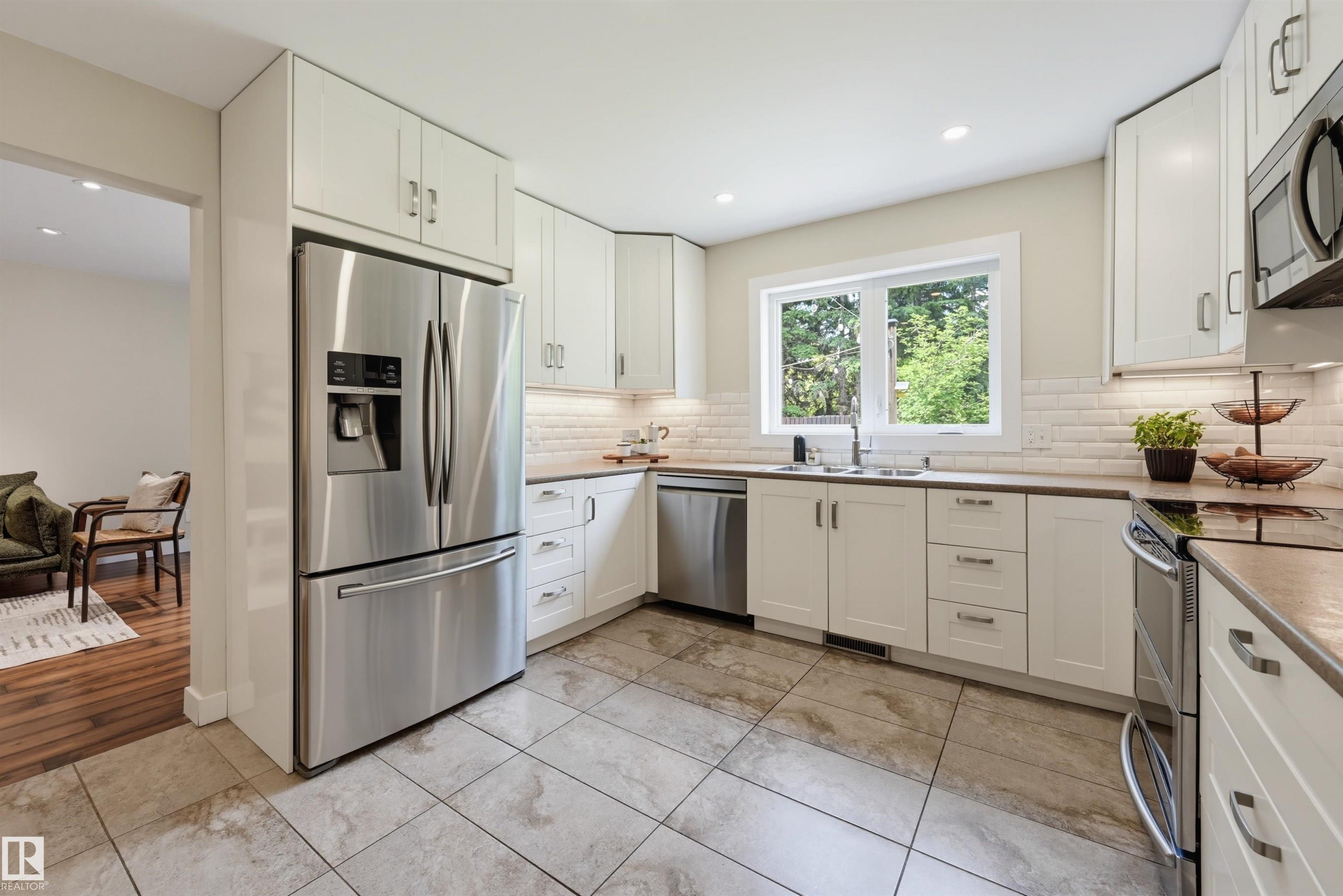 Photo 8 at 9 Weatherby Place, Woodlands, St. Albert