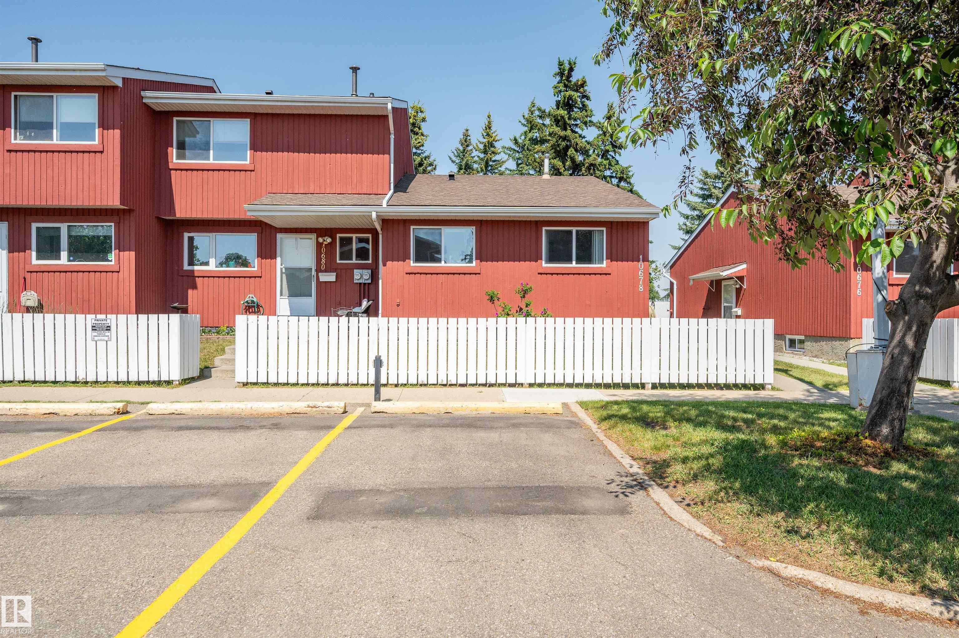 Beautiful, BUNGALOW, END UNIT townhouse is ideally located in sought-after Beaumaris Square. This 3 Bedroom, 2 Full Bath home backs onto gorgeous greenspace & Lorelei Park. Experience the convenience of living within walking distance to schools, playgrounds, public transit, community center, & the scenic 2.6 km, Beaumaris Lake trail for recreational enjoyment. Generous entrance with tons of storage welcomes you to the warm, rich aesthetics of this cozy home.  The open layout encourages ease of entertainment & socializing from the Main Living to the Kitchen & Dining areas. From the Dining, step out to the deck & relax in the peace of the tranquil, backyard greenspace. The Kitchen boasts modern, white cabinetry, extending to the ceiling w/ under-cabinet lighting. The main level finds the large Primary Bedroom, plus the good-size, 2nd Bedroom & 4pc Bath. Head downstairs to the cozy Rec Room, Laundry Room w/ Cabinets & handy laundry sink, Large Basement Bedroom & loads of Storage. Minutes to the CF Trail!