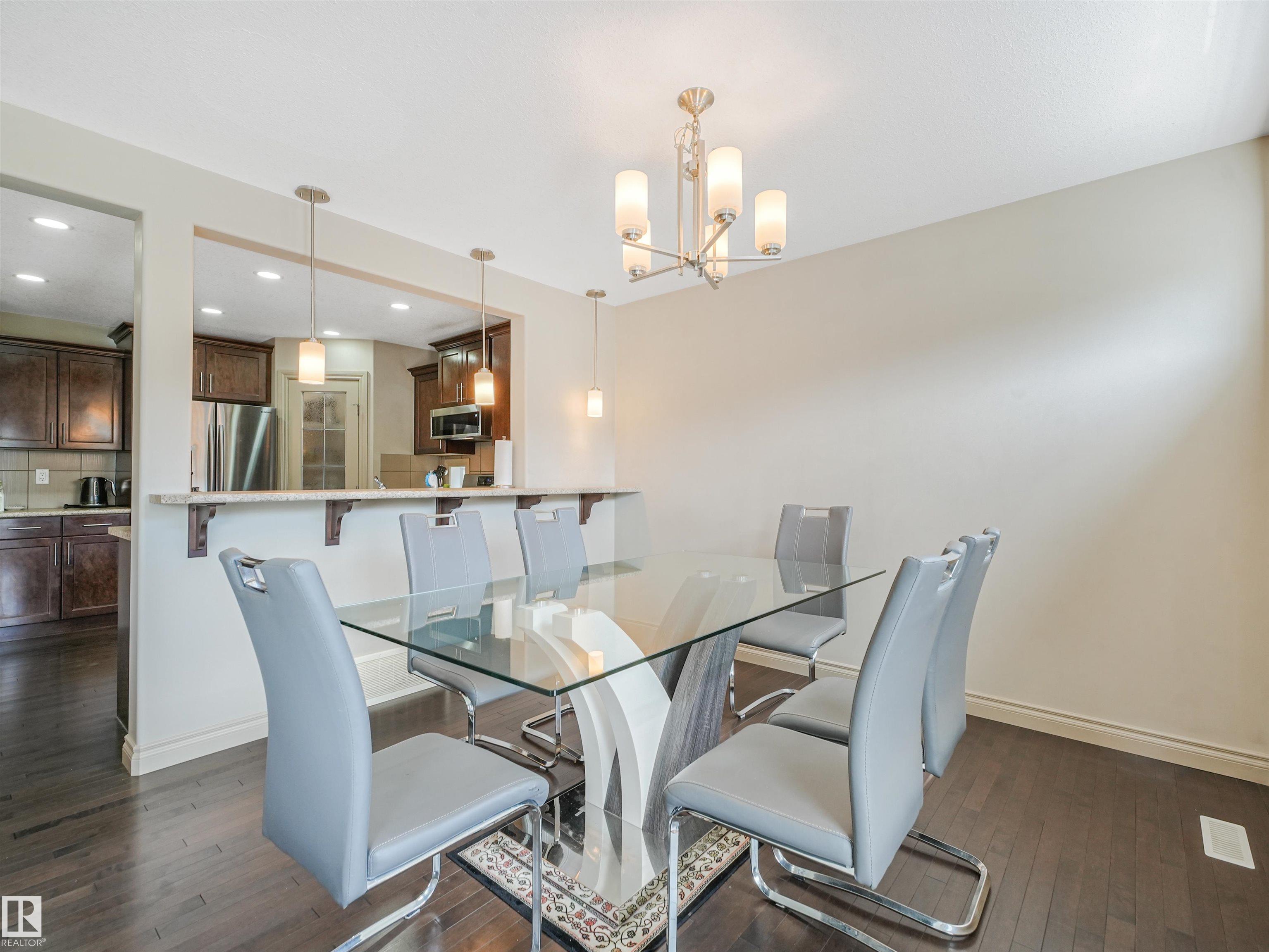 https://zimg.paragon.ice.com/ParagonImages/Property/PM/RAE/225411171/12/0/0/04c0893292130e47cf85b71bcae65b47/1/541a6d6f213fe57c7ae497a628d27023/225411171-03f5628d-6533-4594-8915-21a86a3e6c6b.JPG