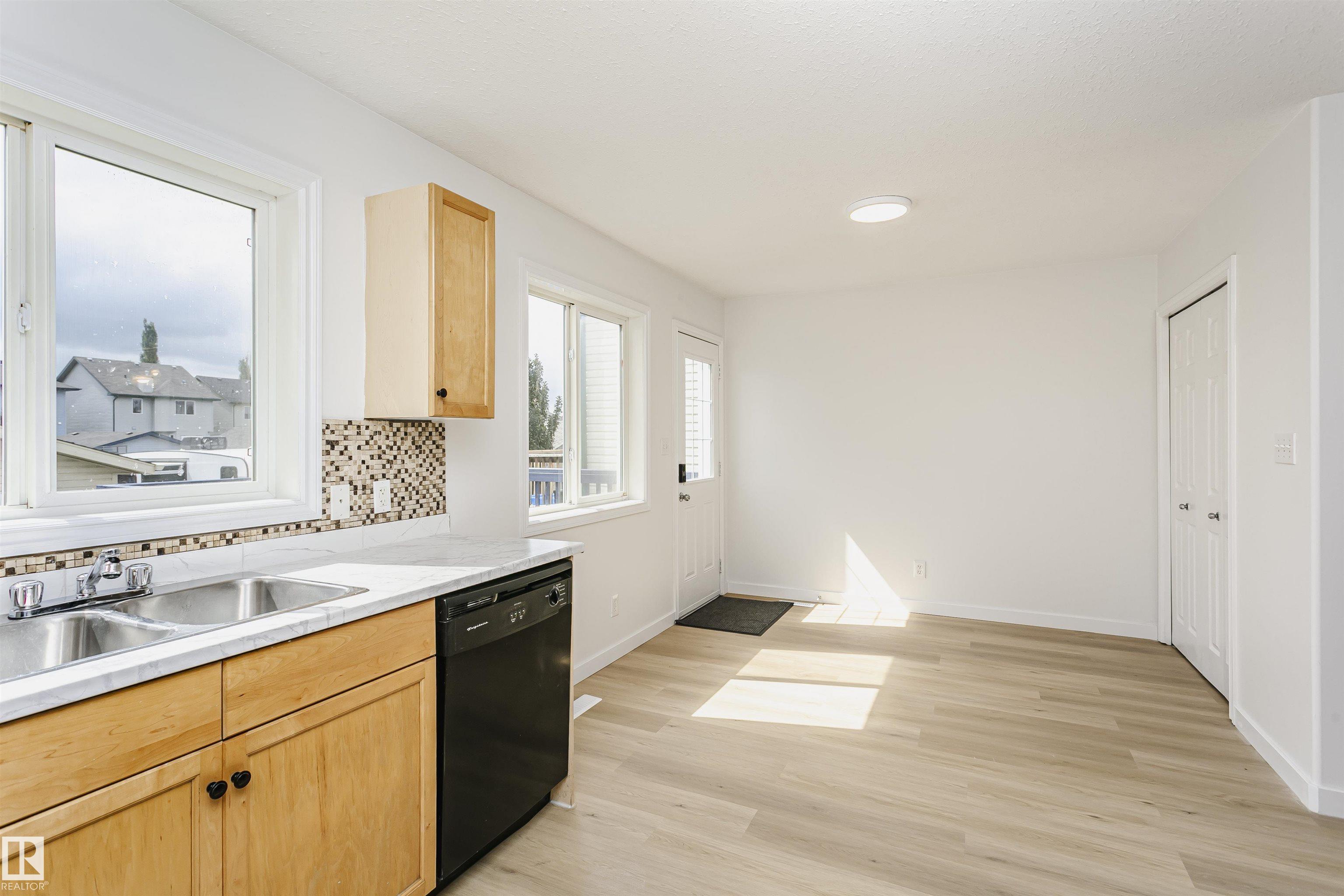 Photo 12 at 37 Suntree Promenade, Suntree, Leduc