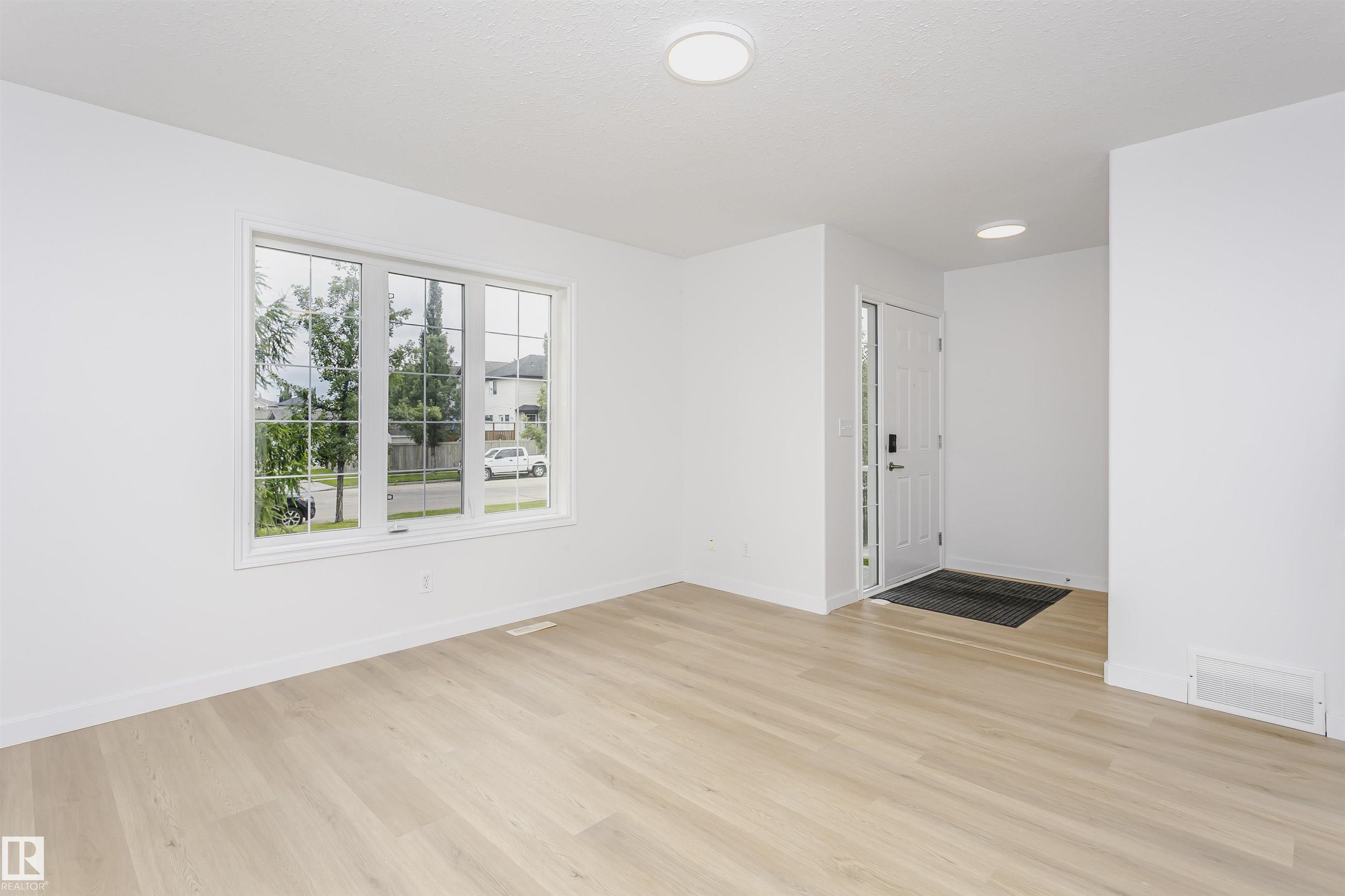 Photo 7 at 37 Suntree Promenade, Suntree, Leduc