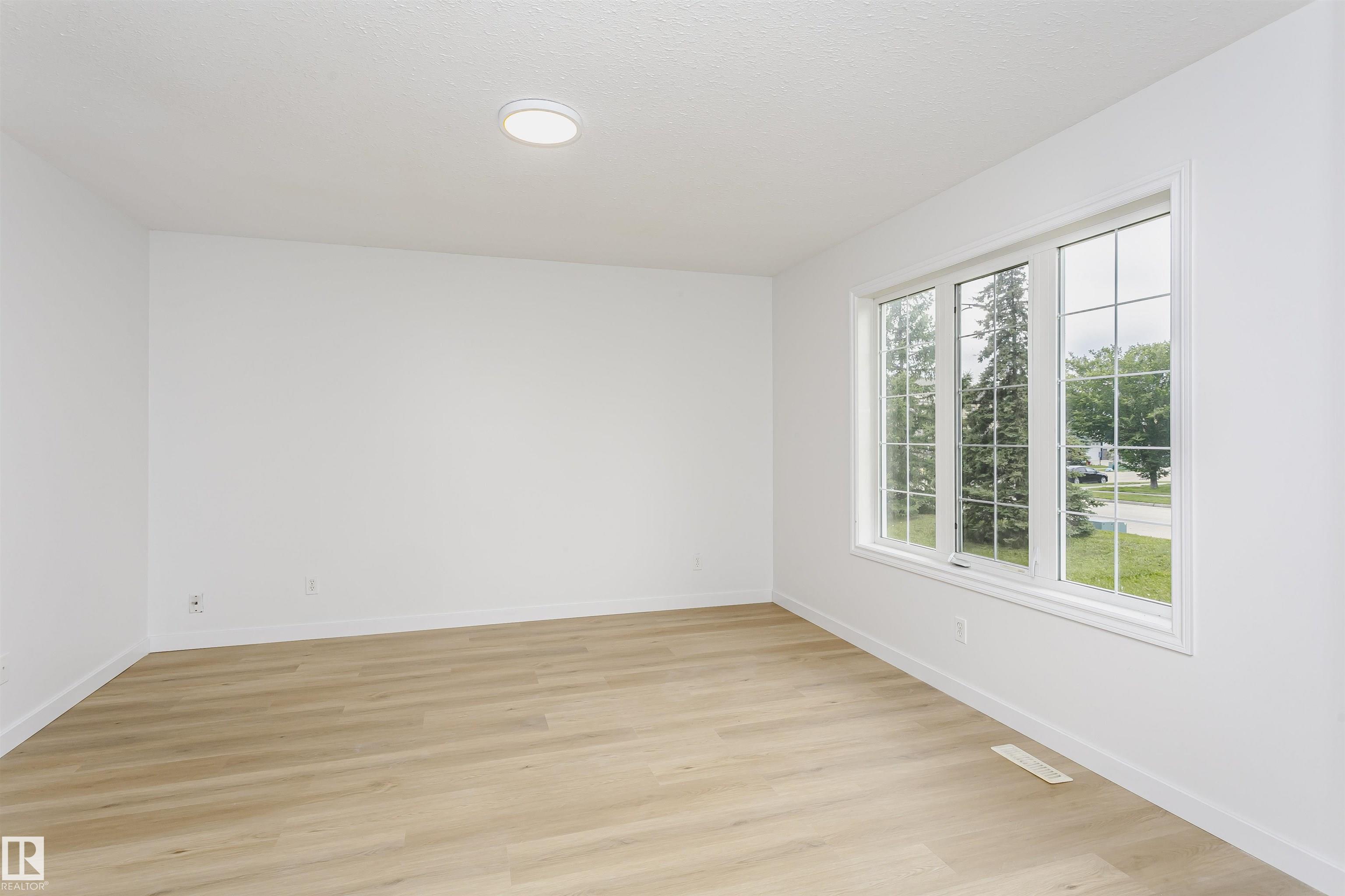 Photo 8 at 37 Suntree Promenade, Suntree, Leduc