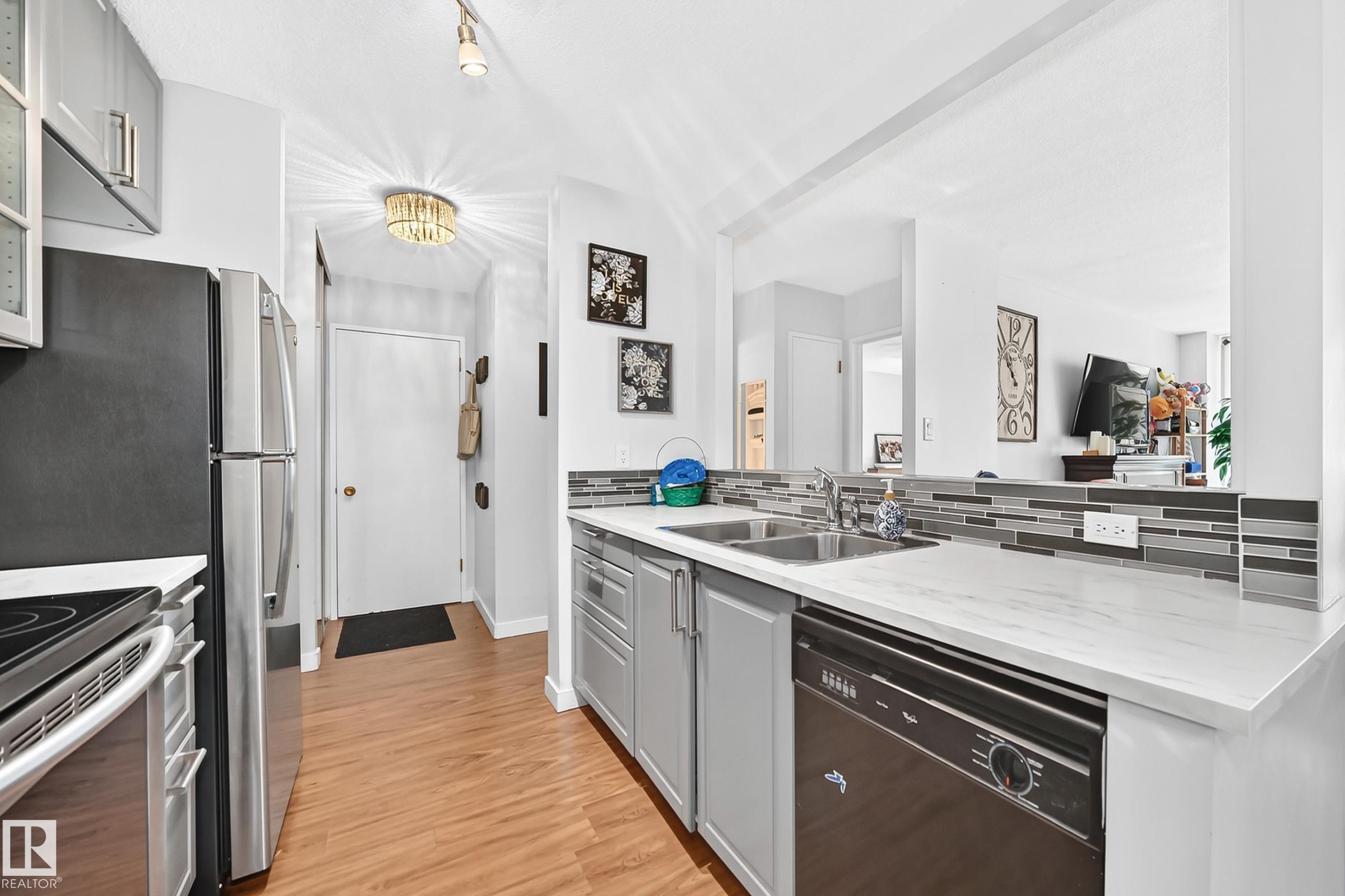 Photo 10 at 407 - 9835 113 Street NW, Wîhkwêntôwin, Edmonton