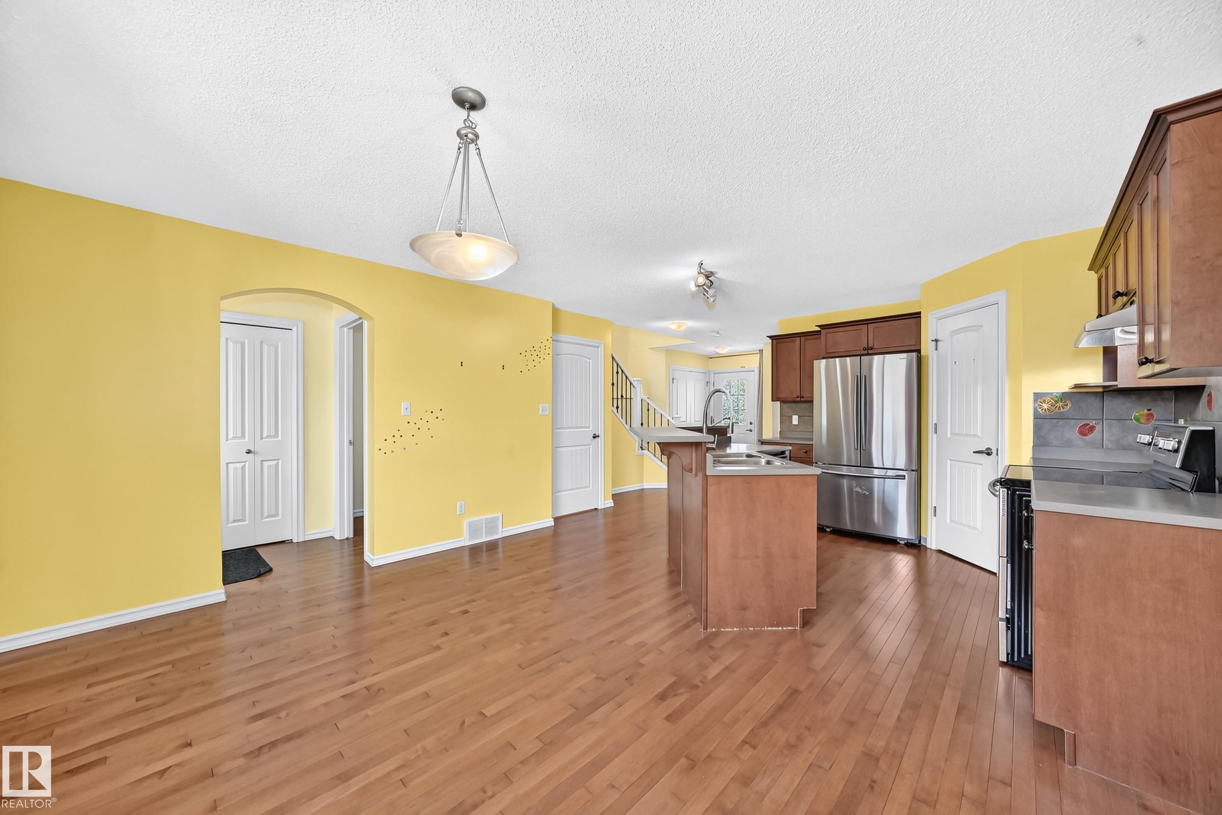 https://zimg.paragon.ice.com/ParagonImages/Property/PM/RAE/225411191/15/0/0/2211d5231a723718a615c018c9a19b0e/1/ccf0a0f44feb6281788876856bda74bd/225411191-a9c93522-f7c5-4237-8830-f26f5a722a17.JPG