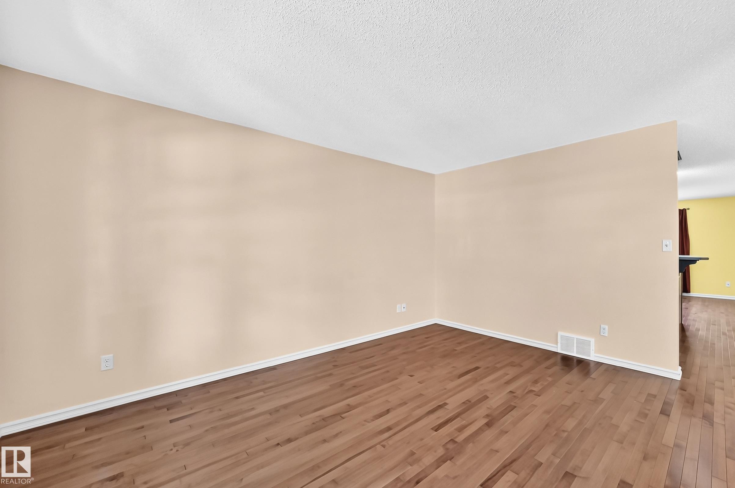 https://zimg.paragon.ice.com/ParagonImages/Property/PM/RAE/225411191/19/0/0/04353e09ea3cbb4dbde2b62a8bfc7398/1/ccf0a0f44feb6281788876856bda74bd/225411191-ddf60515-84e4-4409-858b-3aff9012e509.JPG
