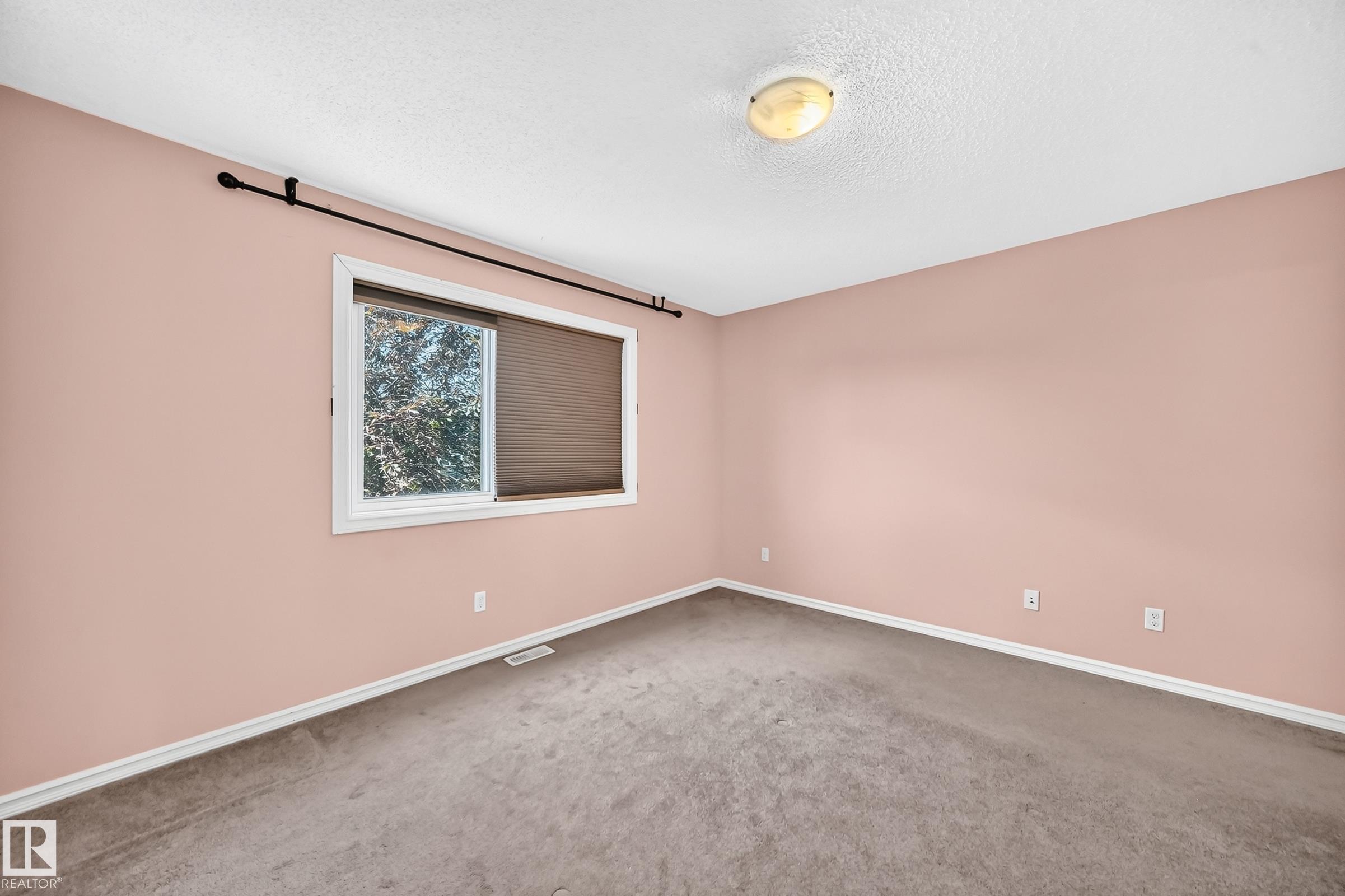 https://zimg.paragon.ice.com/ParagonImages/Property/PM/RAE/225411191/26/0/0/180e4f23edd5ff5d37e64aab3e68d4e3/1/ccf0a0f44feb6281788876856bda74bd/225411191-c4e60e79-78f3-4505-b1e4-94ccec6f1dc3.JPG